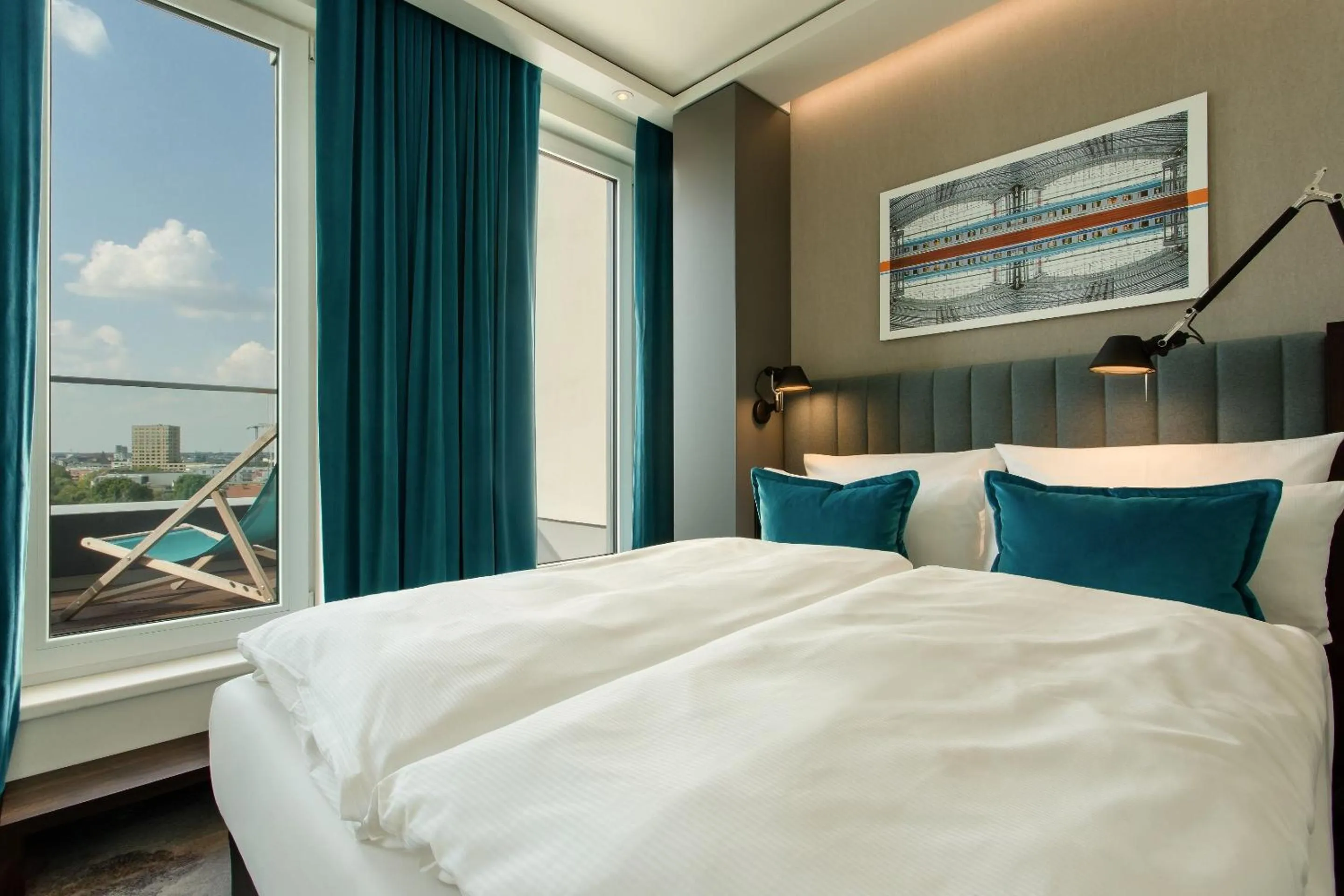 Photo of the whole room, Bed in Motel One Berlin-Hauptbahnhof