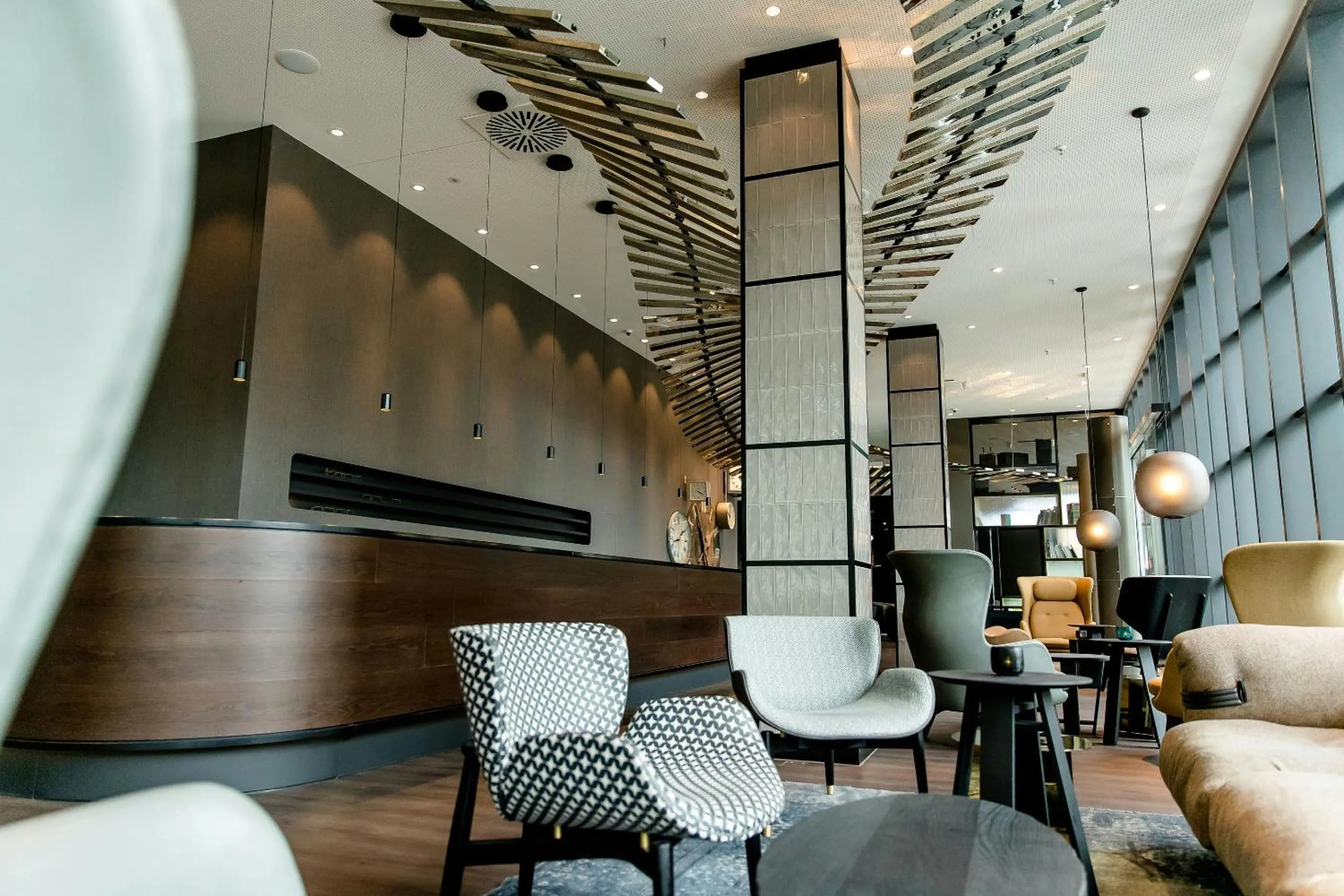 Lobby or reception in Motel One Berlin-Hauptbahnhof