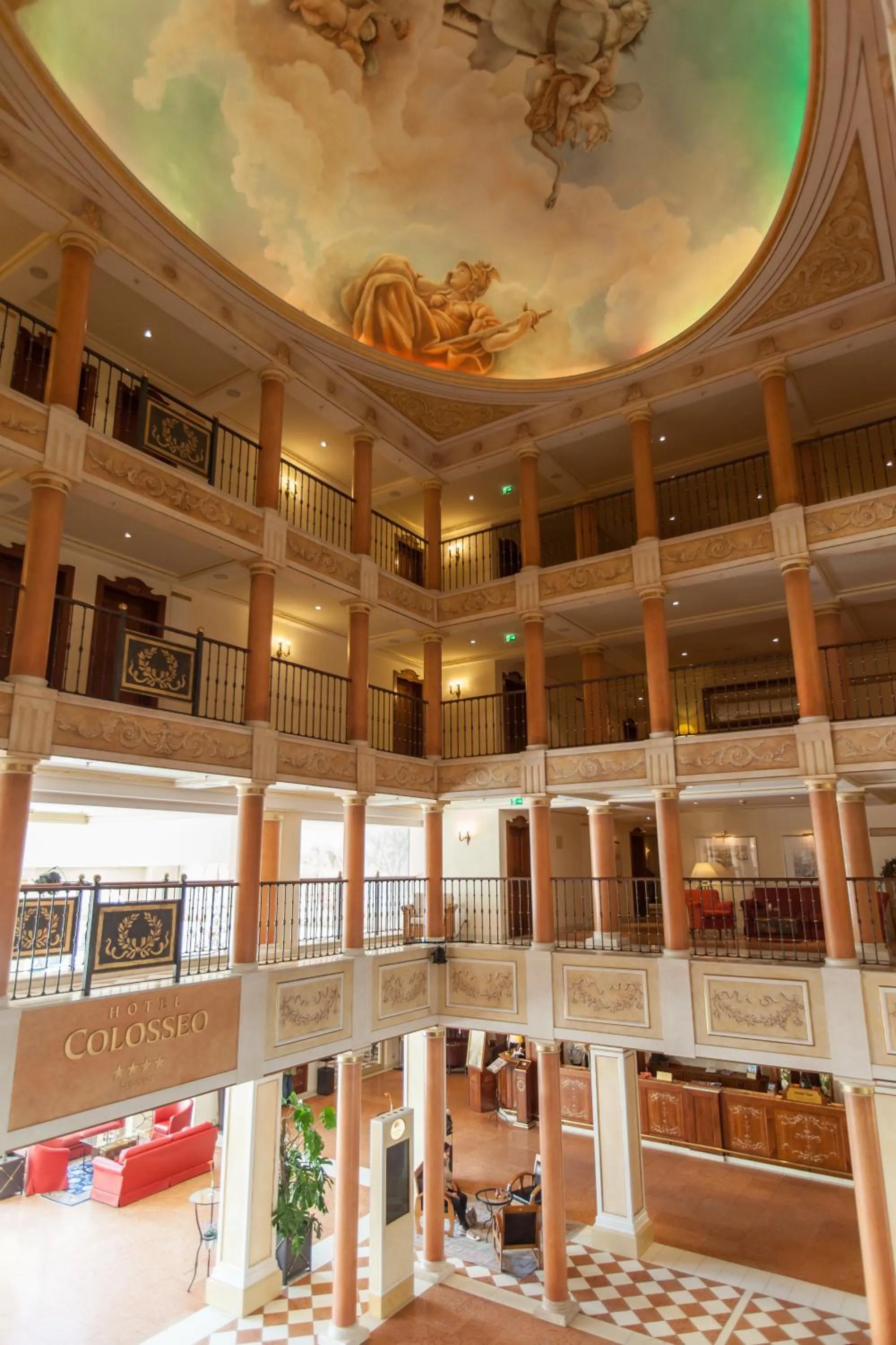 Lobby or reception in 4-Sterne Superior Erlebnishotel Colosseo, Europa-Park Erlebnis-Resort