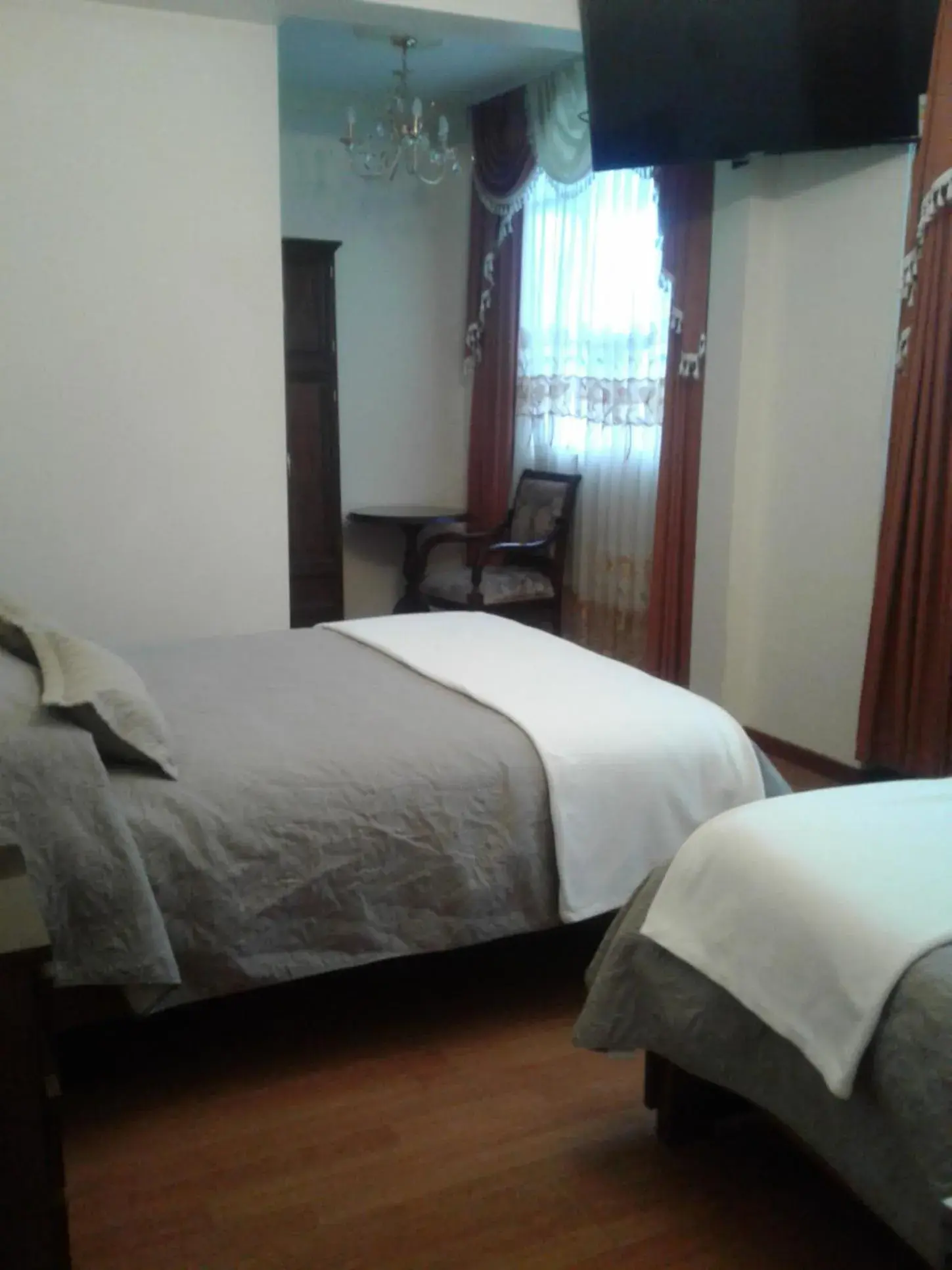 Quadruple Room with Private Bathroom in Hostal Terrabella SRL Quadruple Room with Private Bathroom in Hostal Terrabella SRL