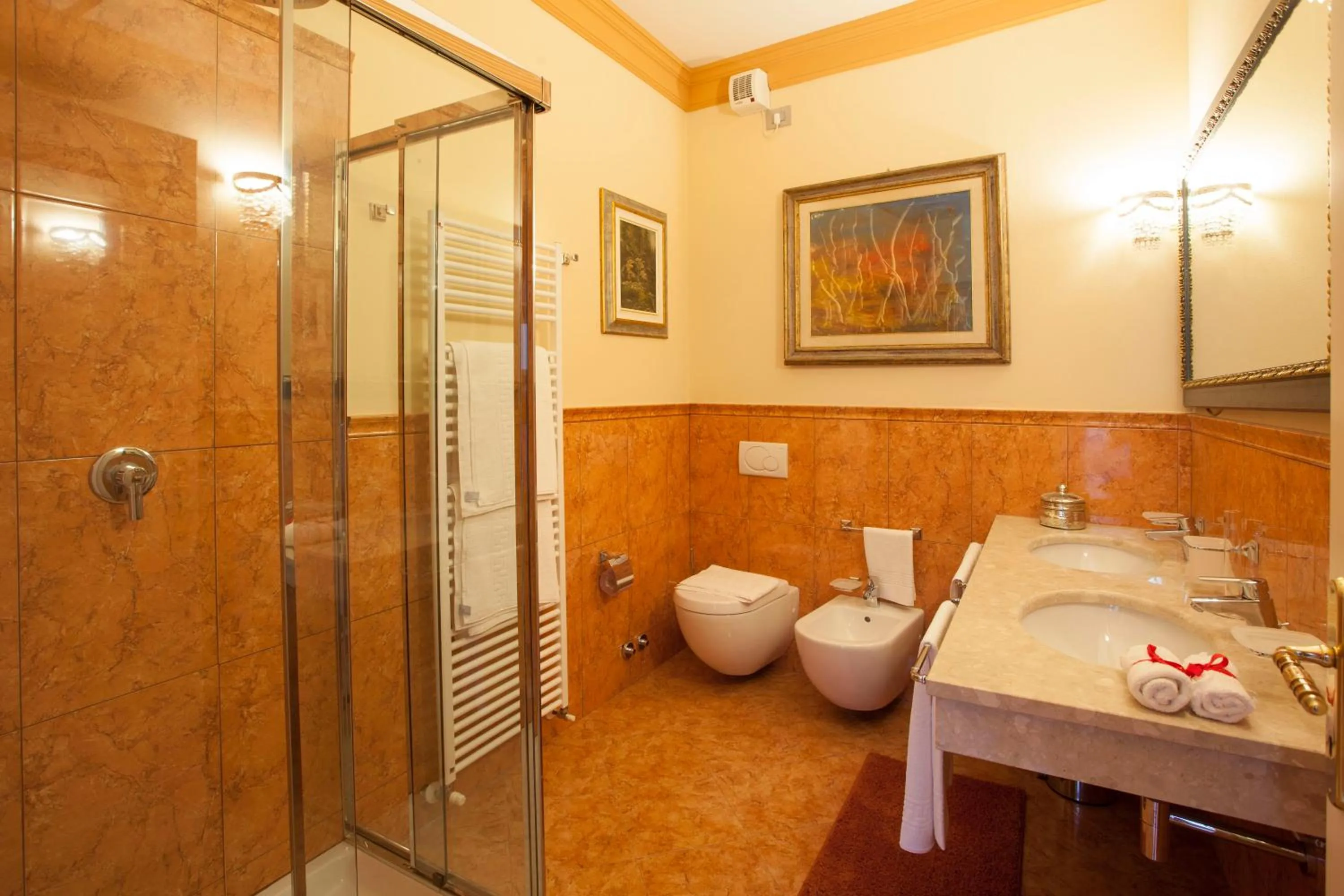 Deluxe Double Room in Martins Residence de Luxe