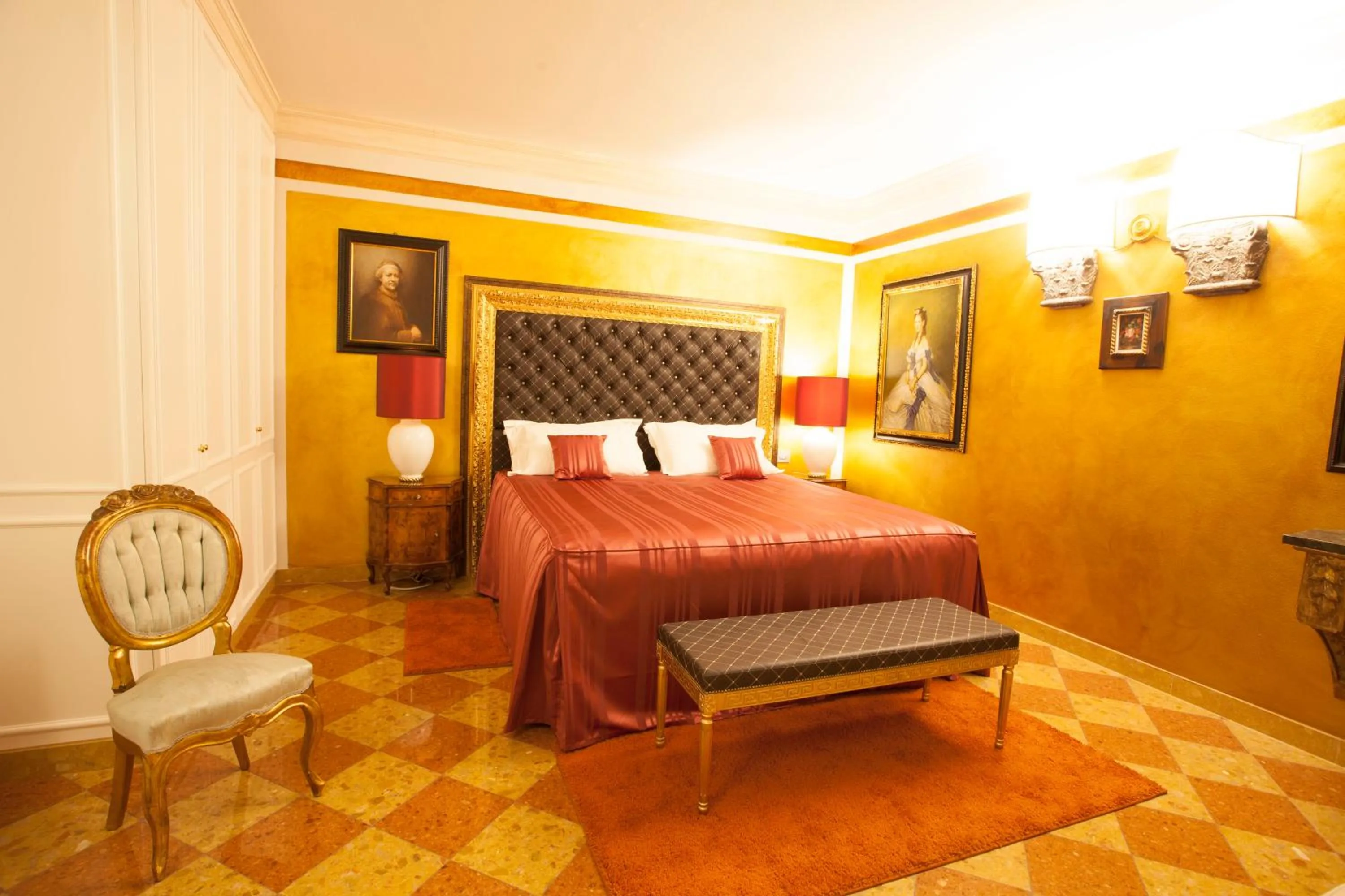 Property building, Bed in Martins Residence de Luxe