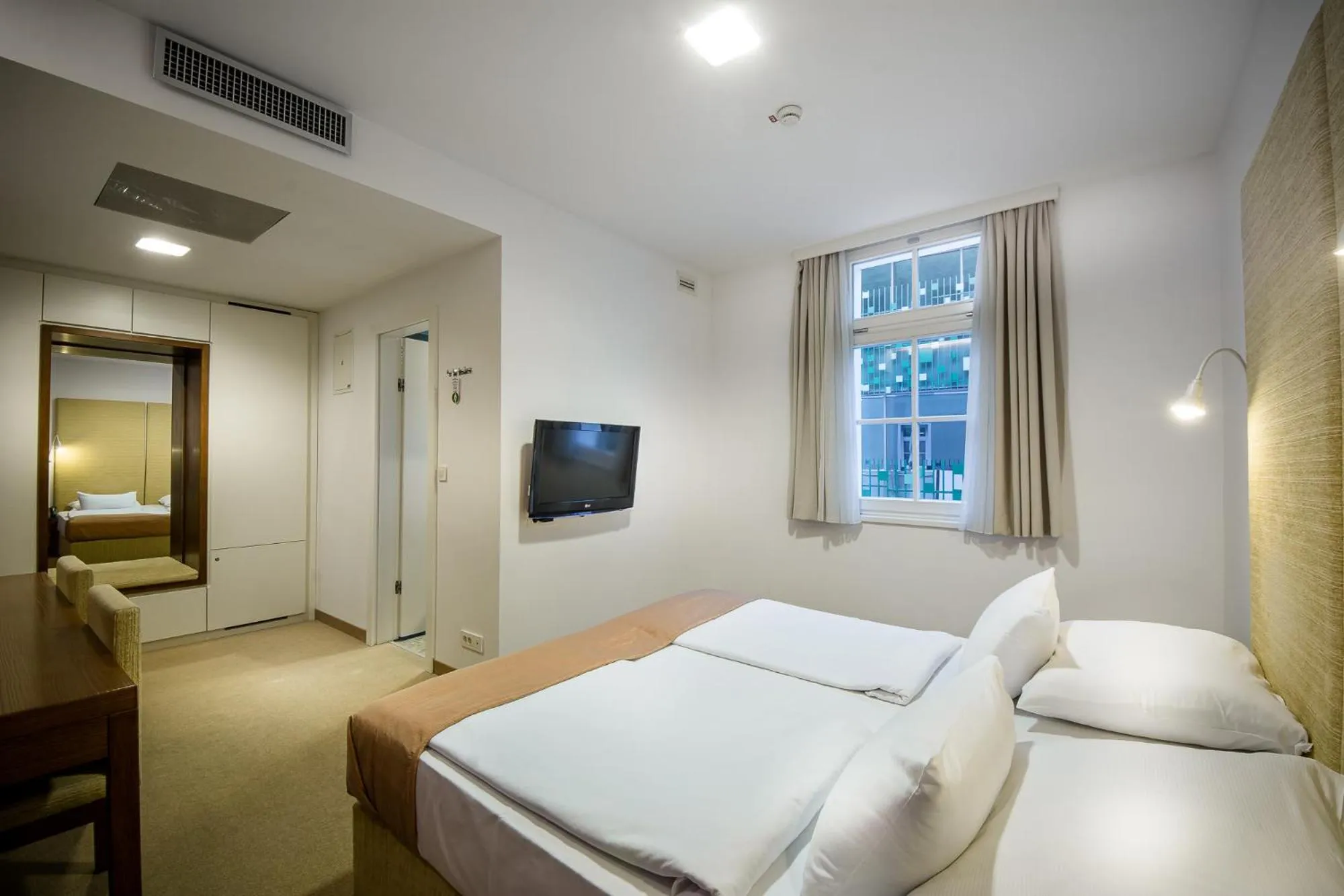 Photo of the whole room, Bed in Rimske Terme Resort - Hotel Zdraviliški dvor