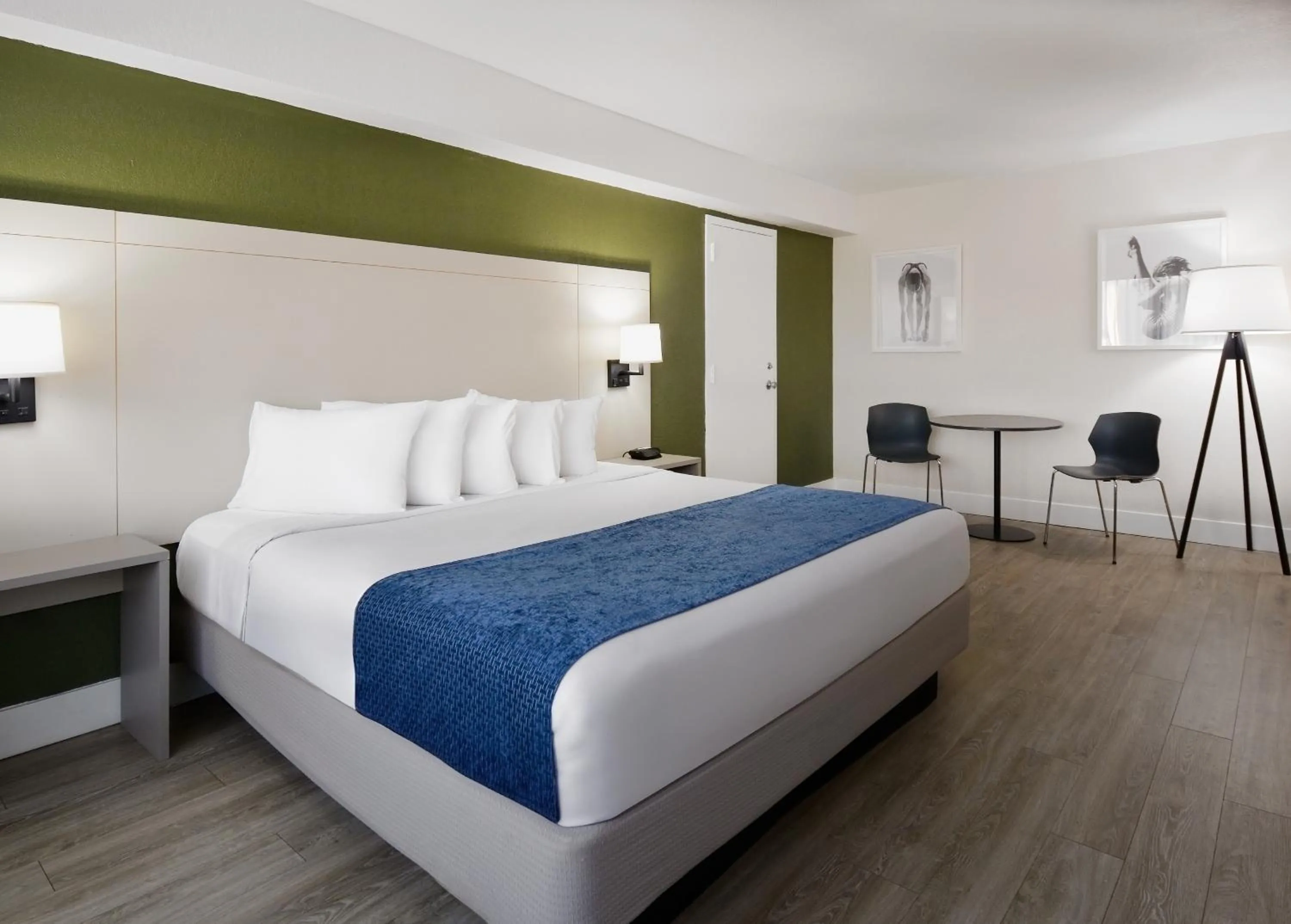 Bed in Wyndham I-Drive Avanti Resort & Conference Center