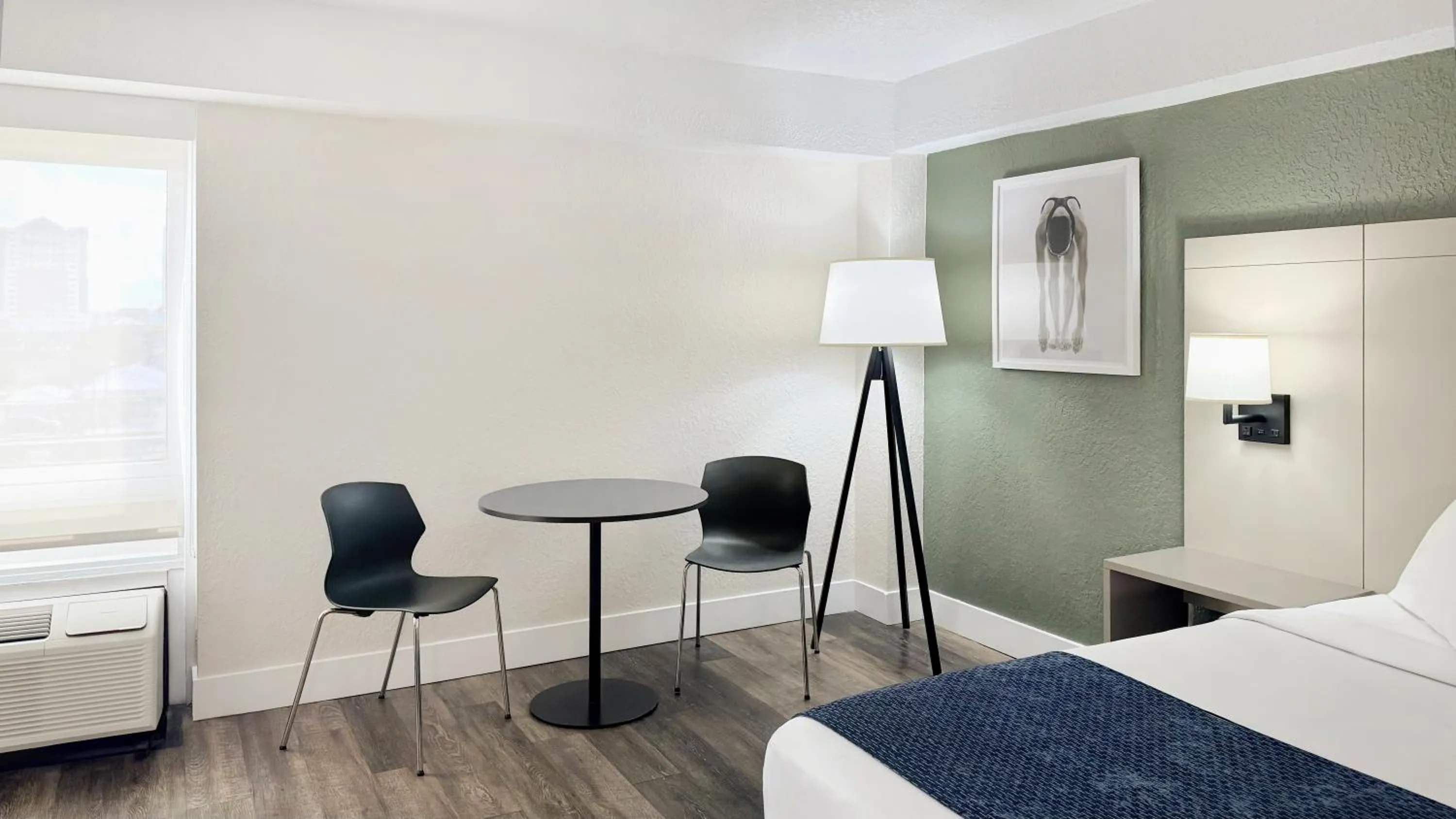 Seating area, Bed in Wyndham I-Drive Avanti Resort & Conference Center