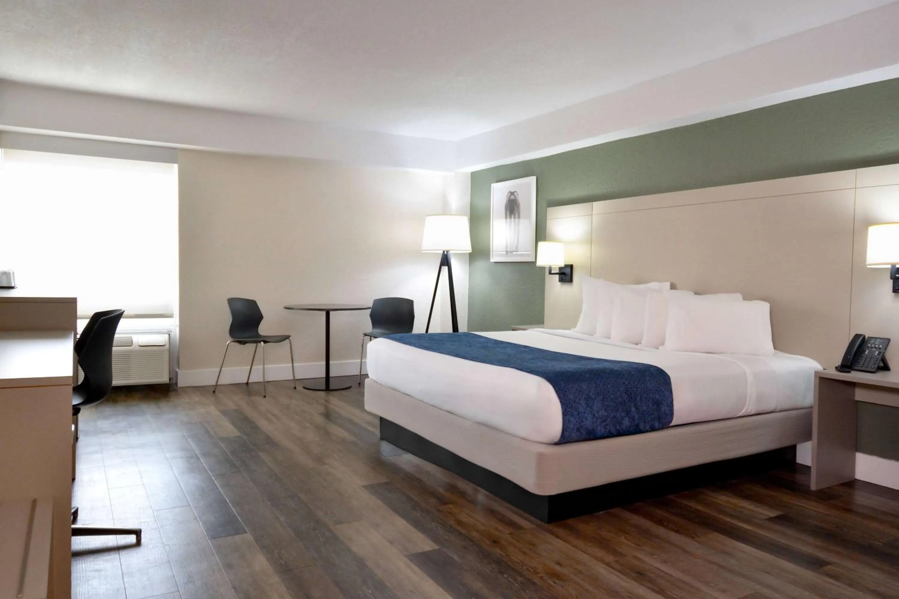 Photo of the whole room, Bed in Wyndham I-Drive Avanti Resort & Conference Center