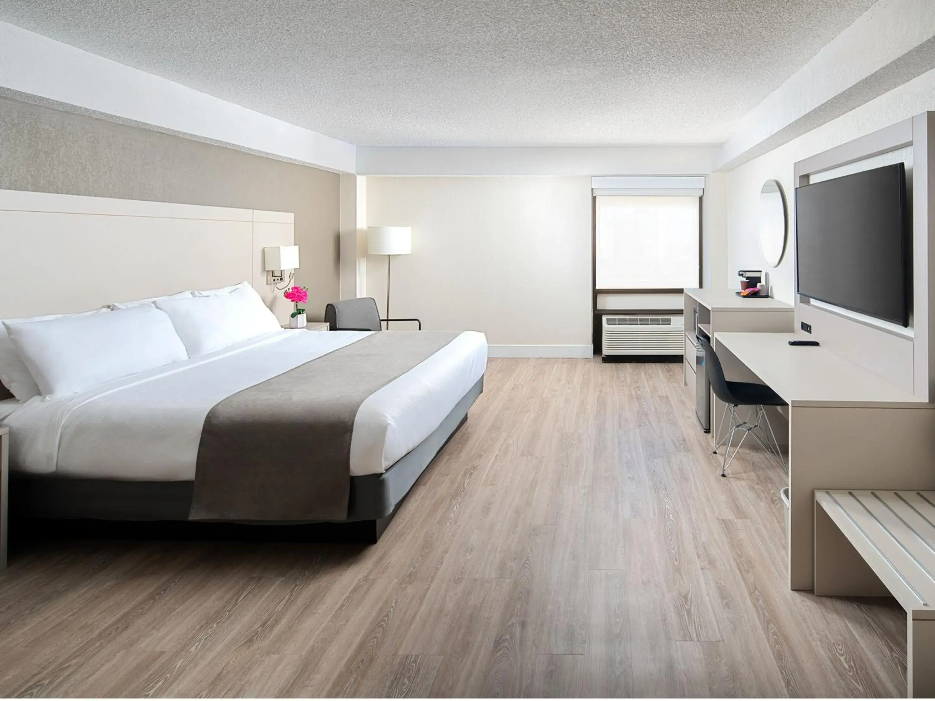 Deluxe King Room-Tower in Wyndham I-Drive Avanti Resort & Conference Center Deluxe King Room-Tower in Wyndham I-Drive Avanti Resort & Conference Center