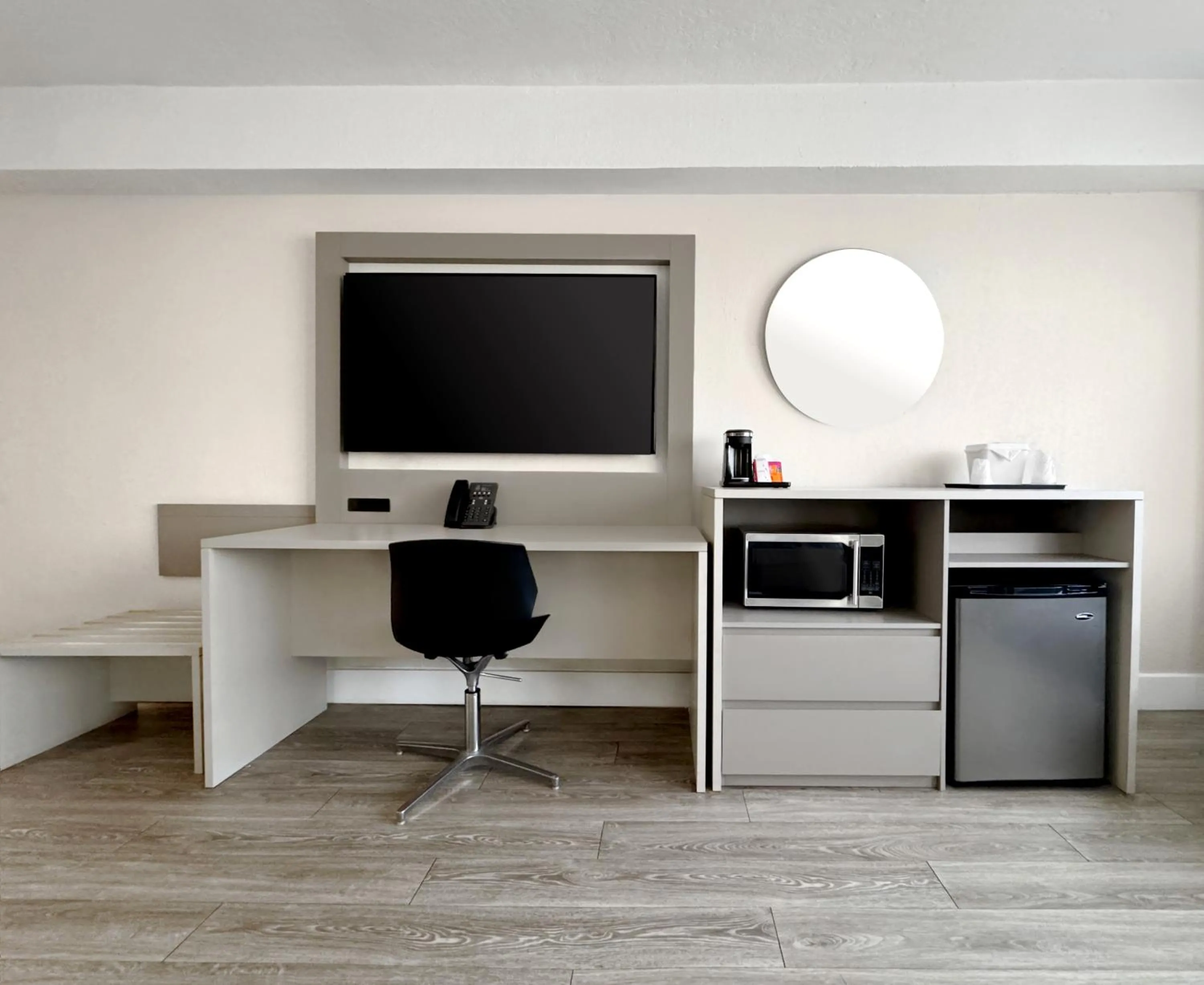 TV and multimedia in Wyndham I-Drive Avanti Resort & Conference Center