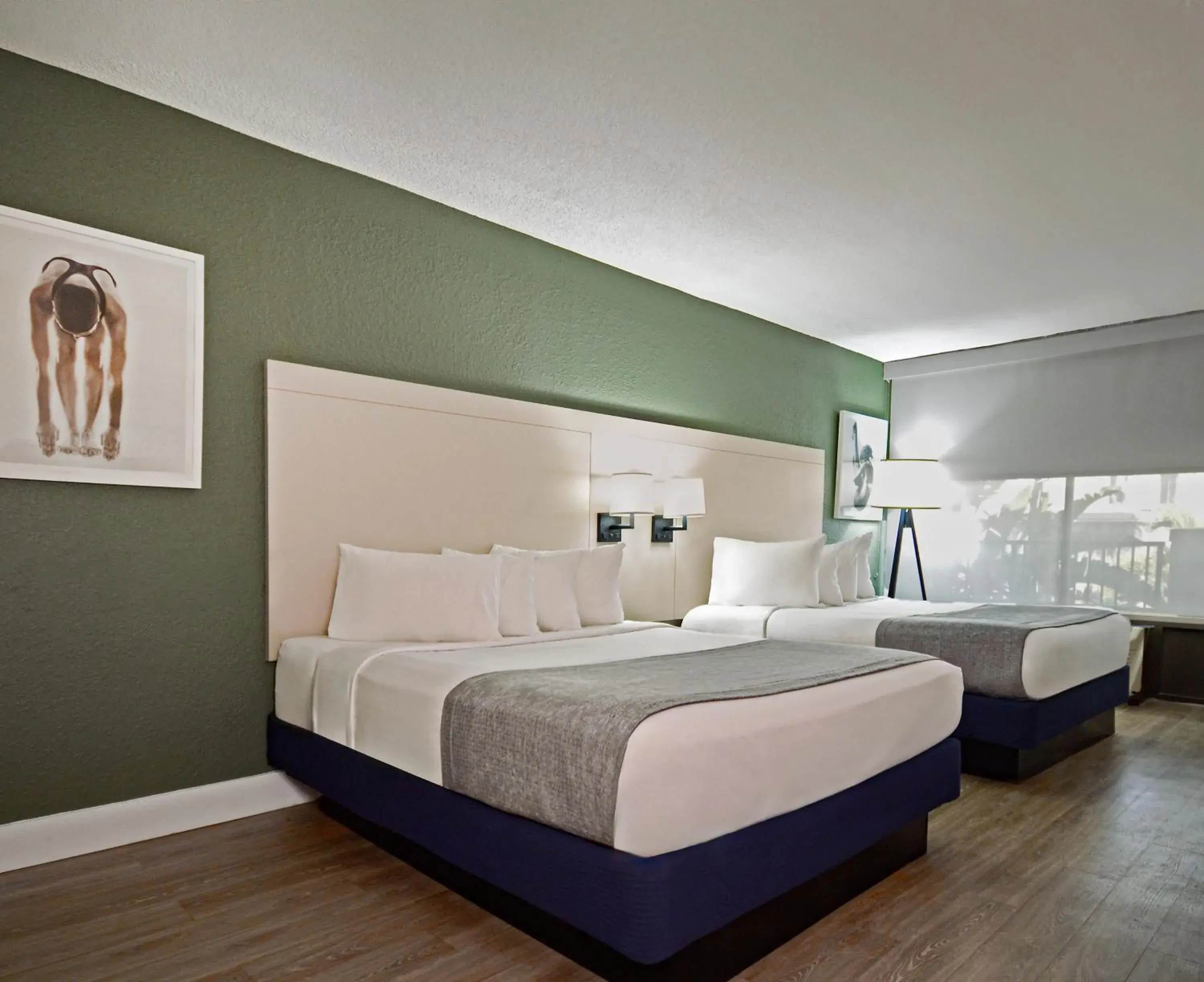 Queen Room with Two Queen Beds, Mobility Access and Bathtub with Grab Bars, Non-Smoking in Wyndham I-Drive Avanti Resort & Conference Center Queen Room with Two Queen Beds, Mobility Access and Bathtub with Grab Bars, Non-Smoking in Wyndham I-Drive Avanti Resort & Conference Center