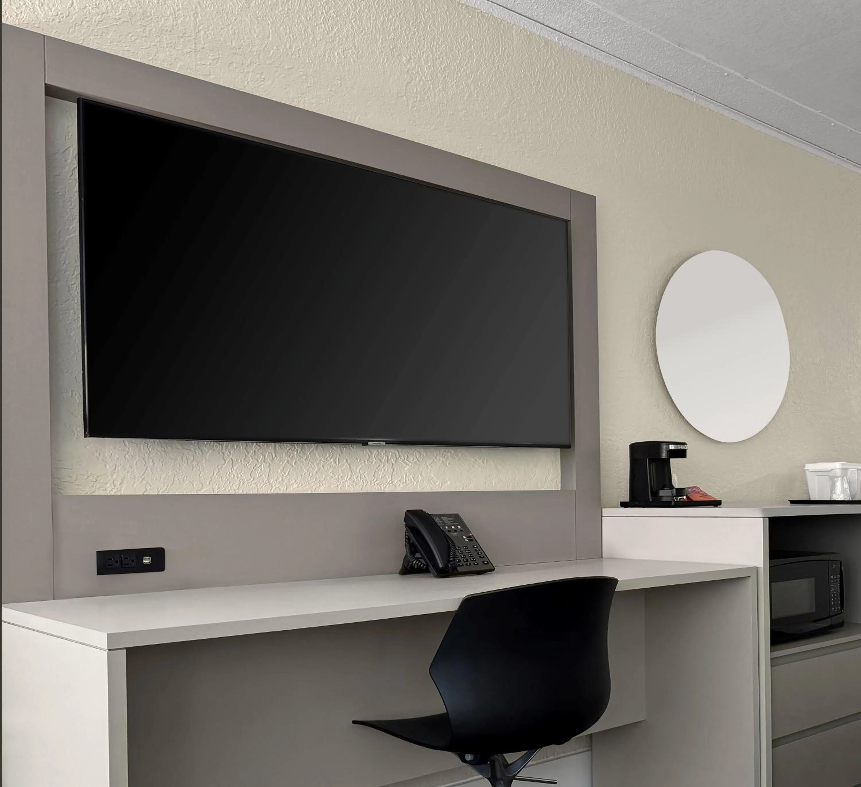 TV and multimedia in Wyndham I-Drive Avanti Resort & Conference Center