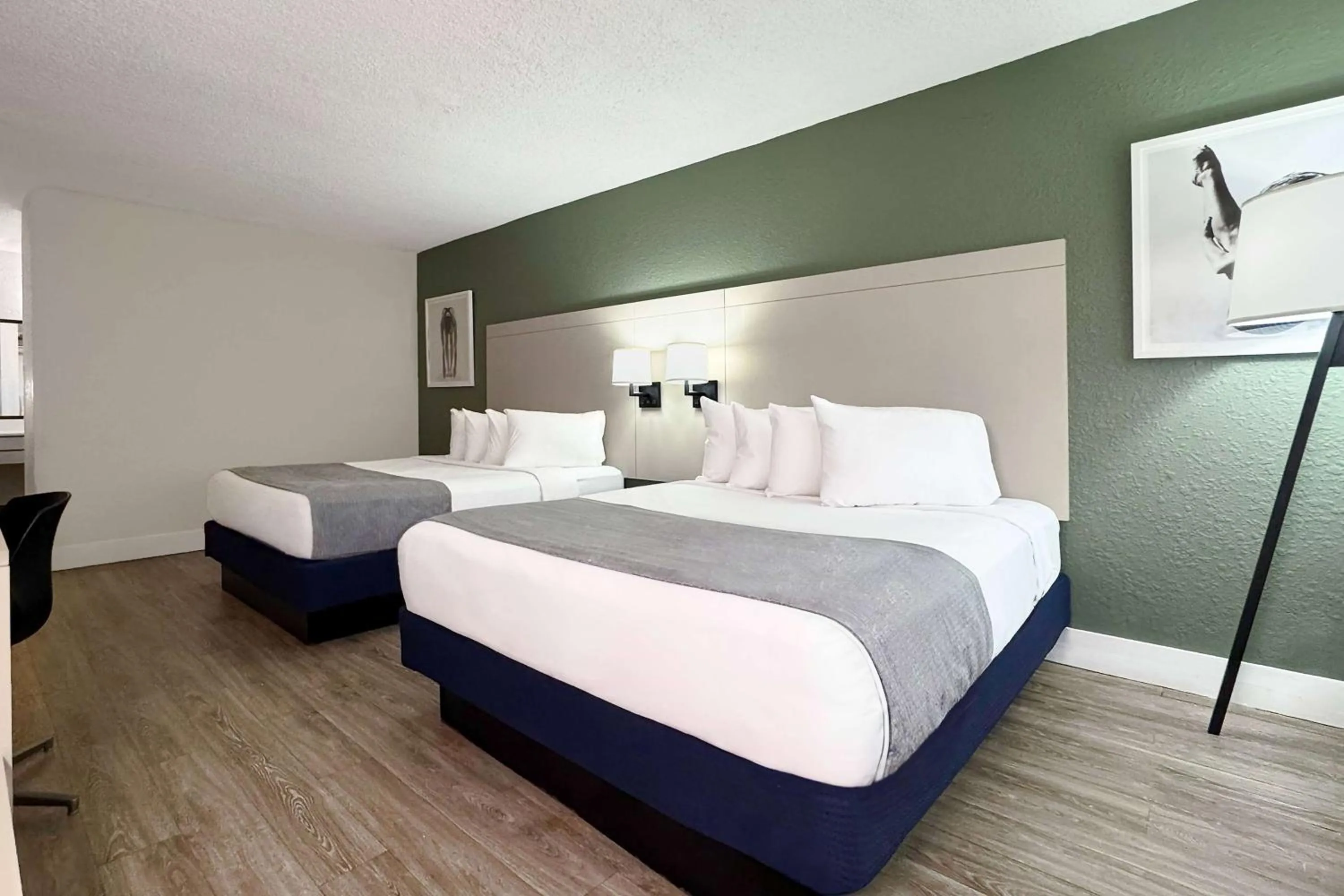 Photo of the whole room, Bed in Wyndham I-Drive Avanti Resort & Conference Center