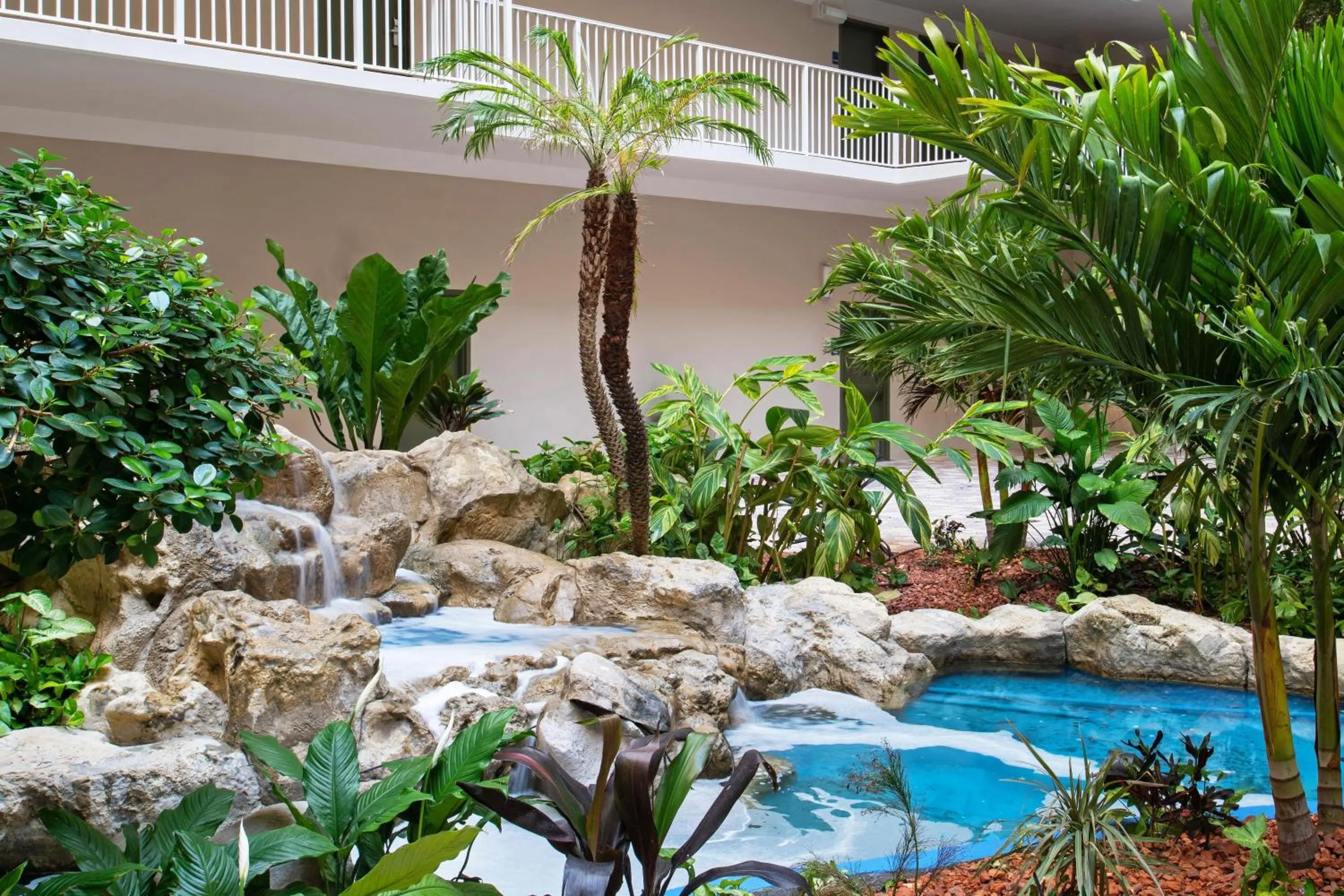 Inner courtyard view in Wyndham I-Drive Avanti Resort & Conference Center