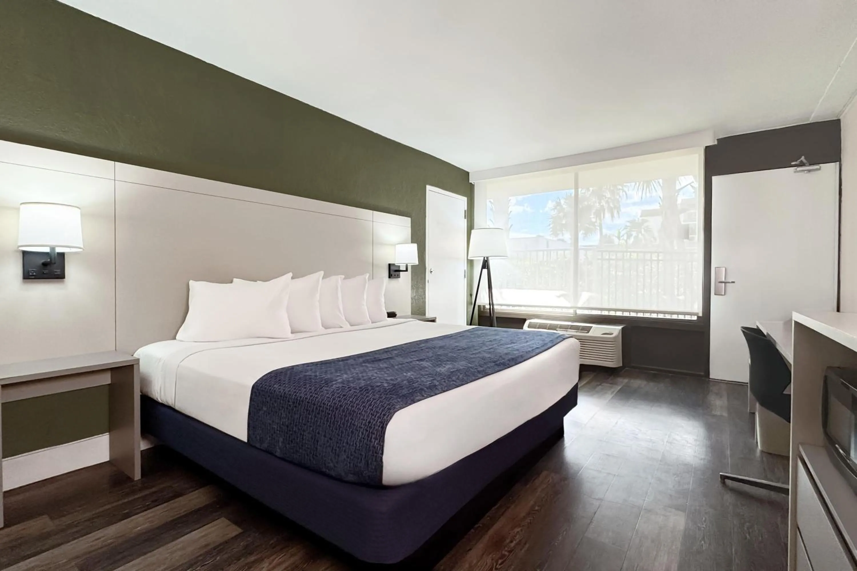 Photo of the whole room, Bed in Wyndham I-Drive Avanti Resort & Conference Center