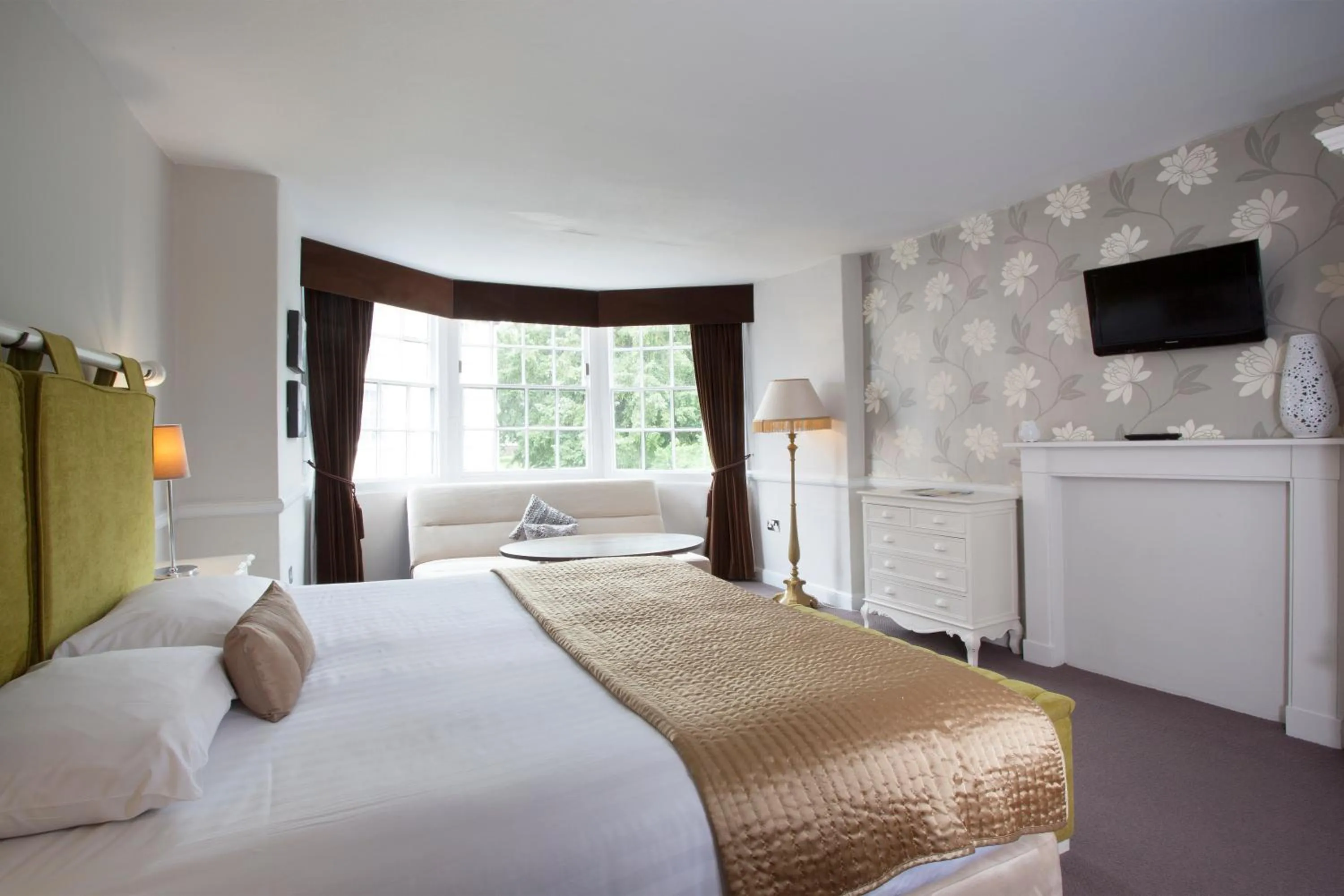 Bedroom, Bed in The Globe