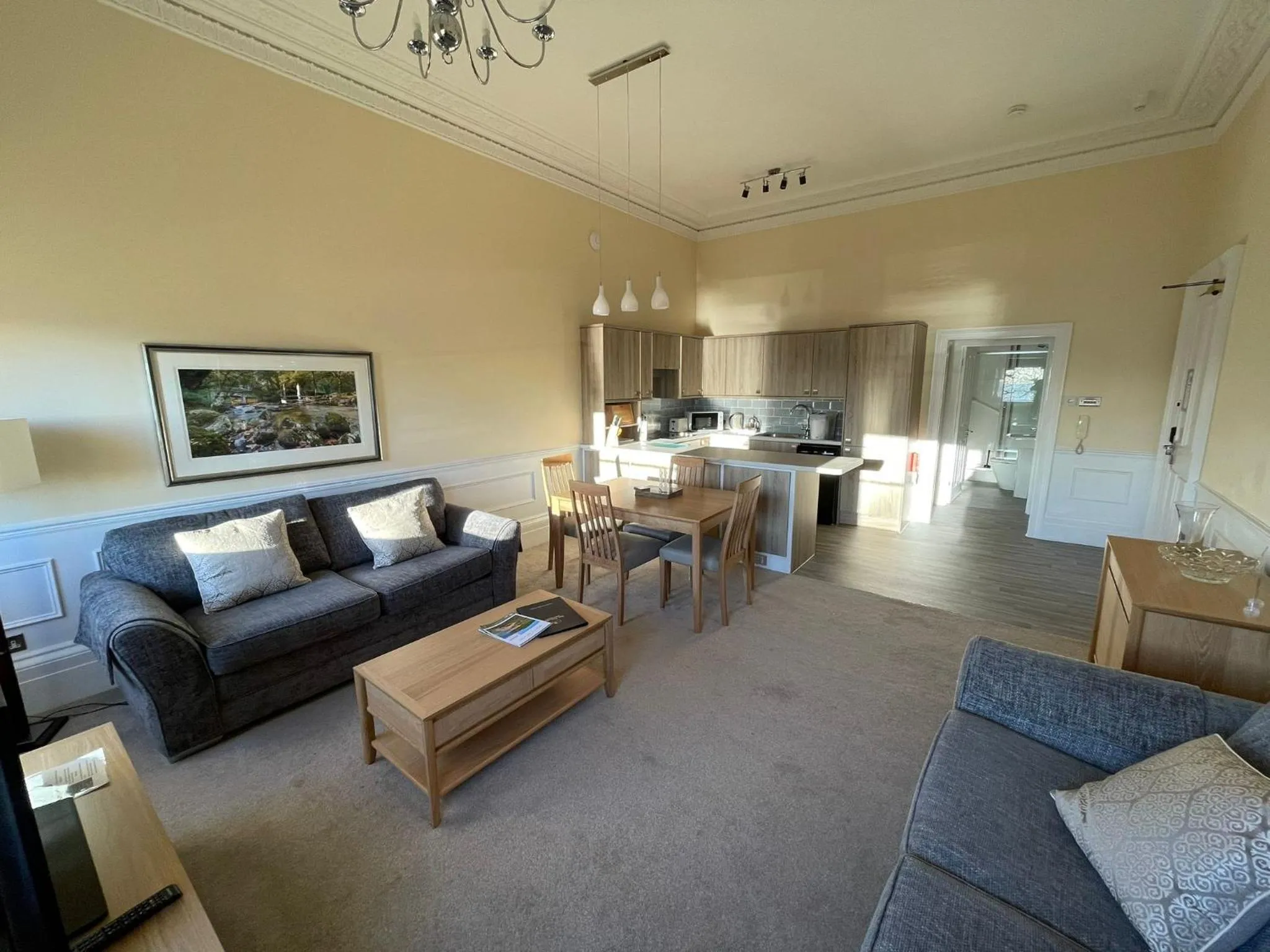 Kitchen or kitchenette in The Osborne Apartments