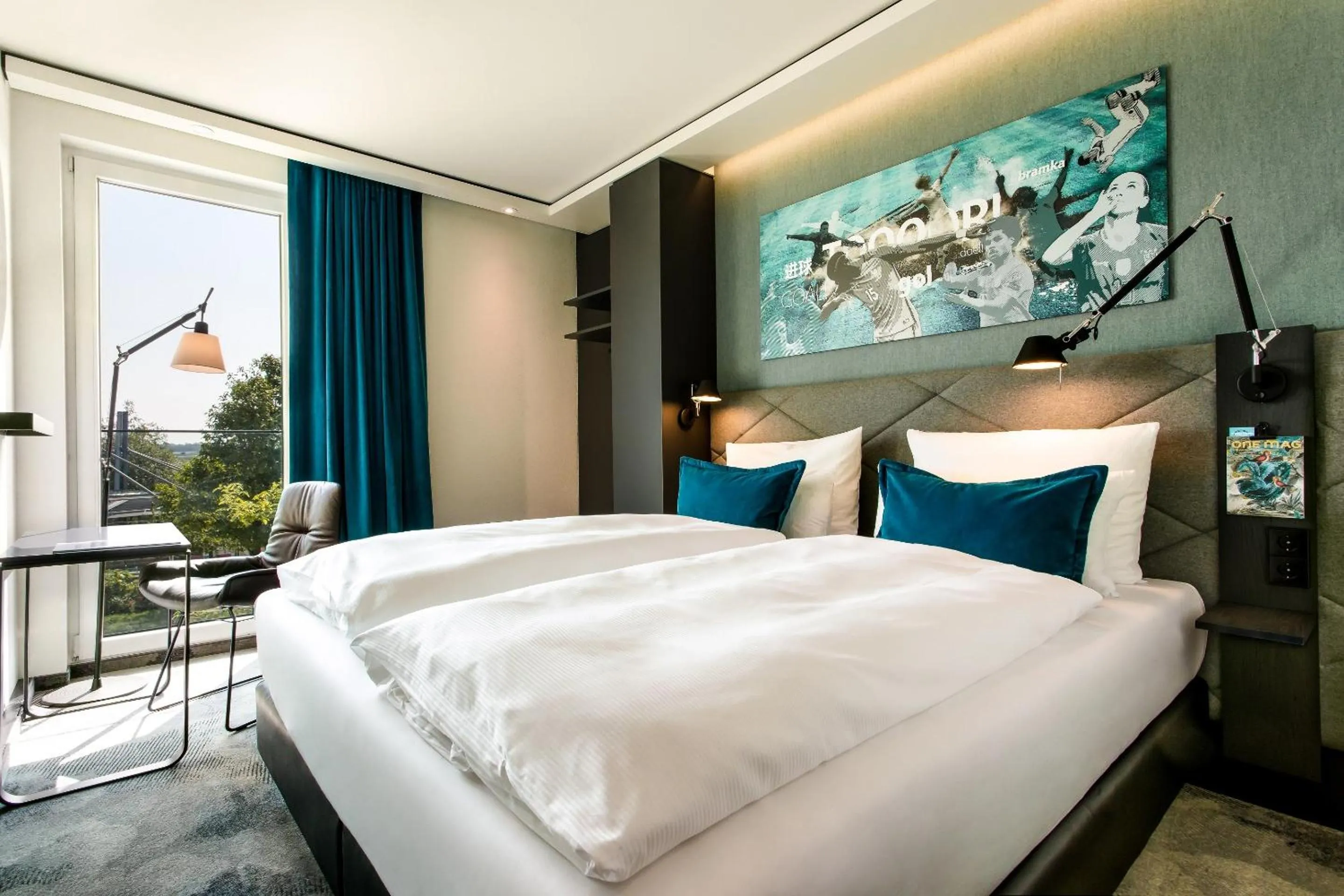 Property building, Bed in Motel One München-Garching