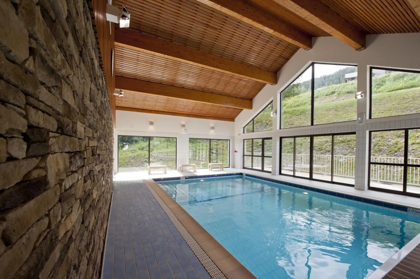 Swimming pool in Résidence La Marmottane