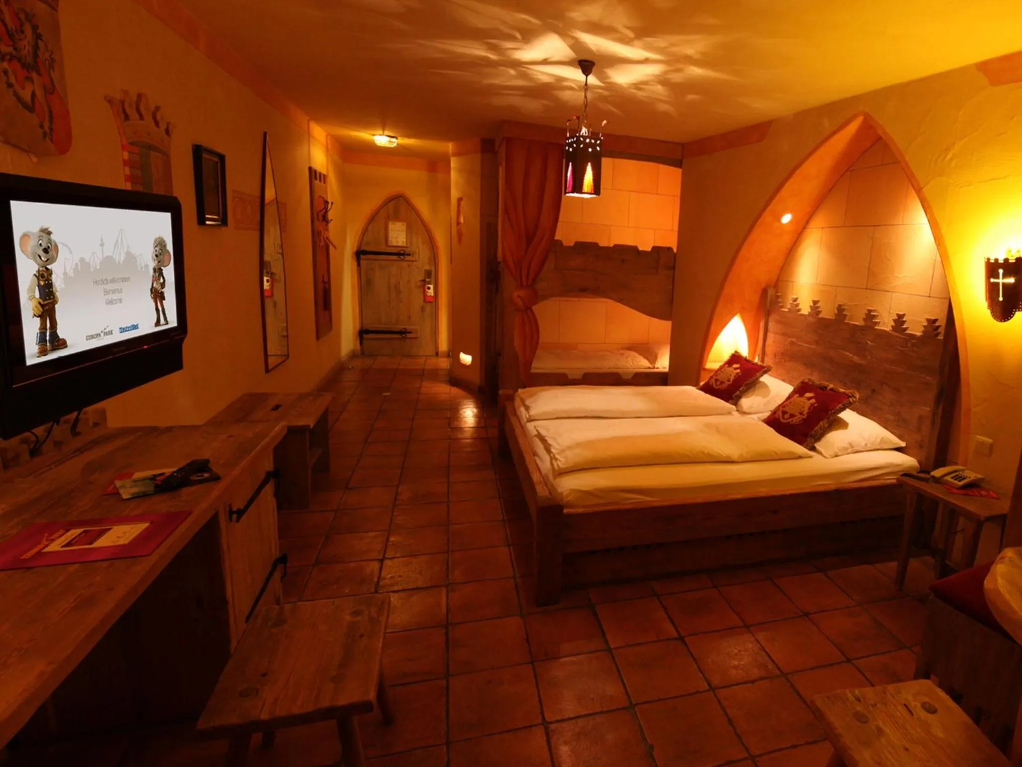 Photo of the whole room, Bed in 4-Sterne Burghotel Castillo Alcazar, Europa-Park Erlebnis-Resort