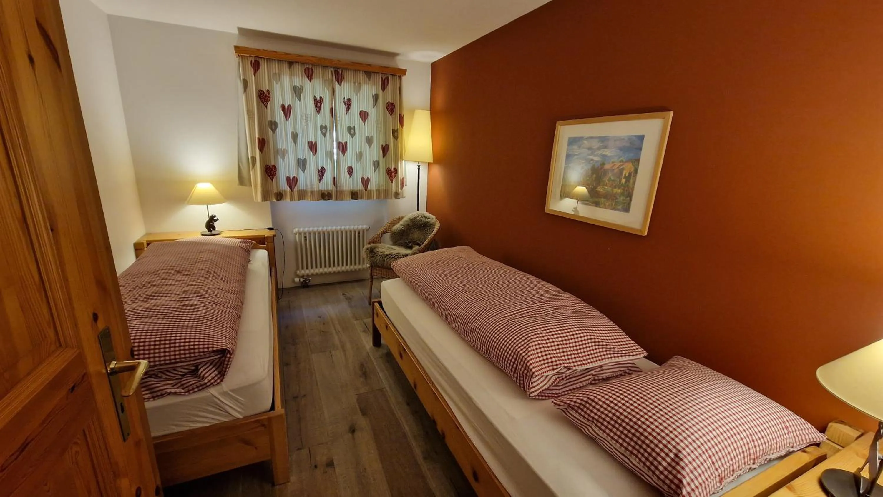 Bedroom, Bed in Aparthotel Chesa Bellaval