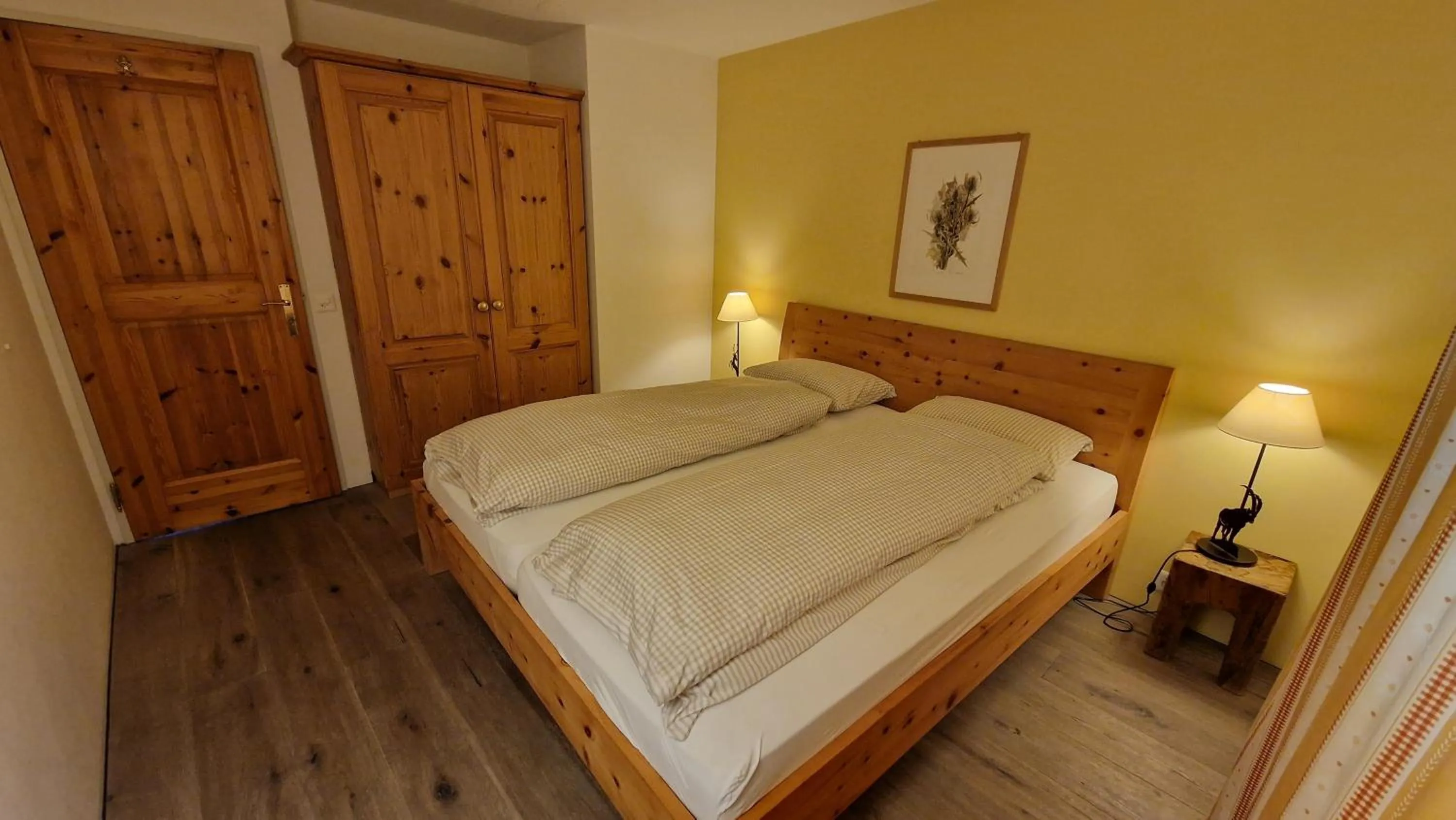 Bedroom, Bed in Aparthotel Chesa Bellaval