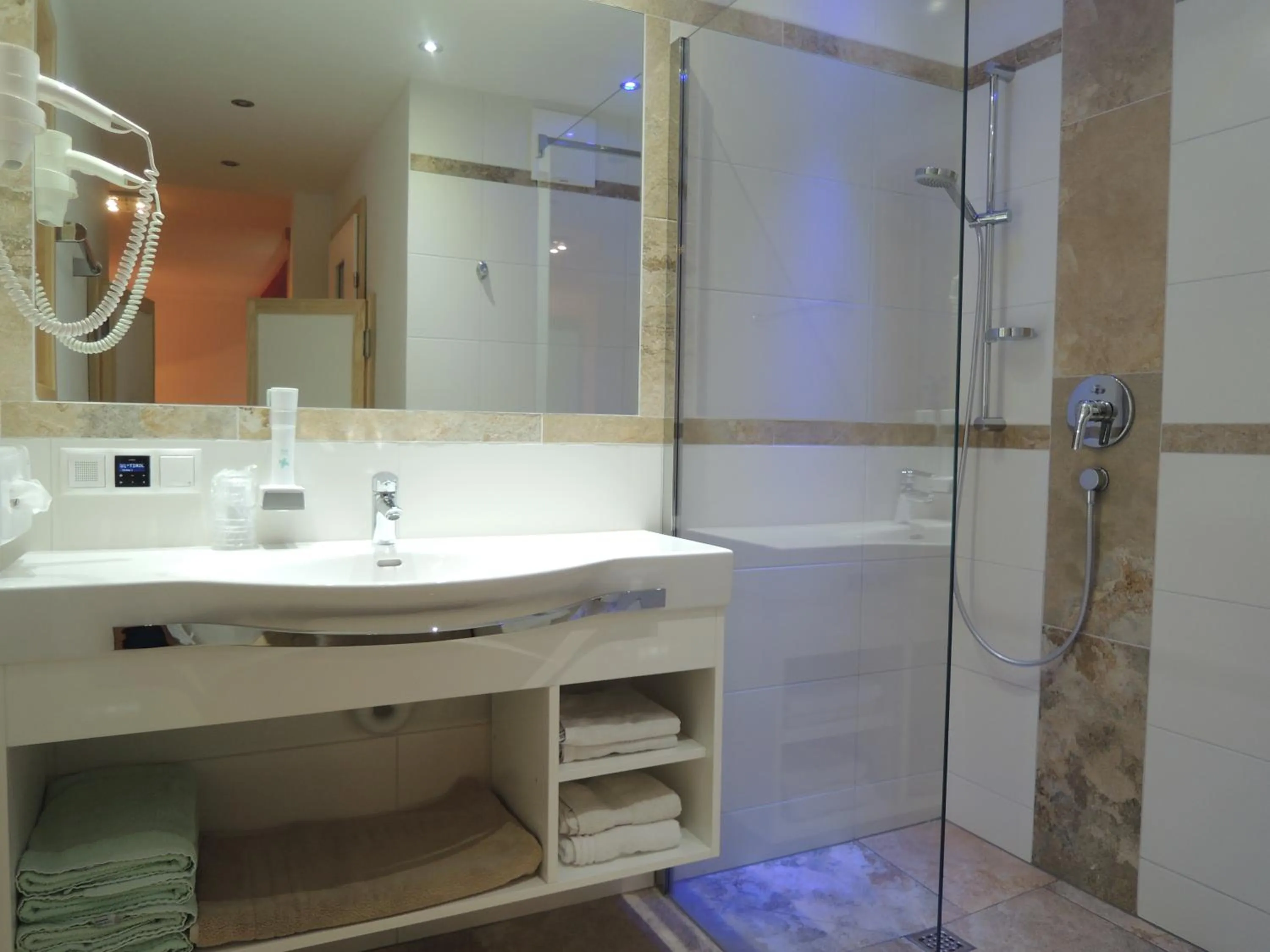 Bathroom in Ferienwohnungen Starchenthof - Wildschönau, Premiumcard inclusive