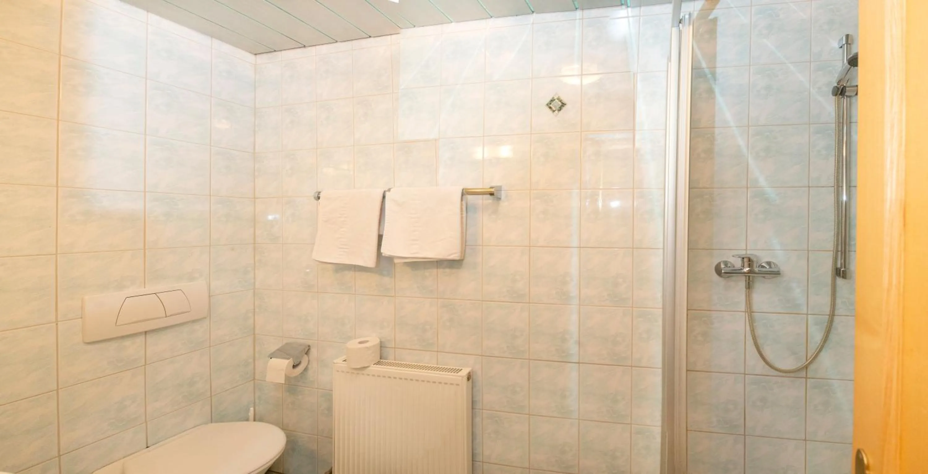 Bathroom in Ferienwohnungen Starchenthof - Wildschönau, Premiumcard inclusive