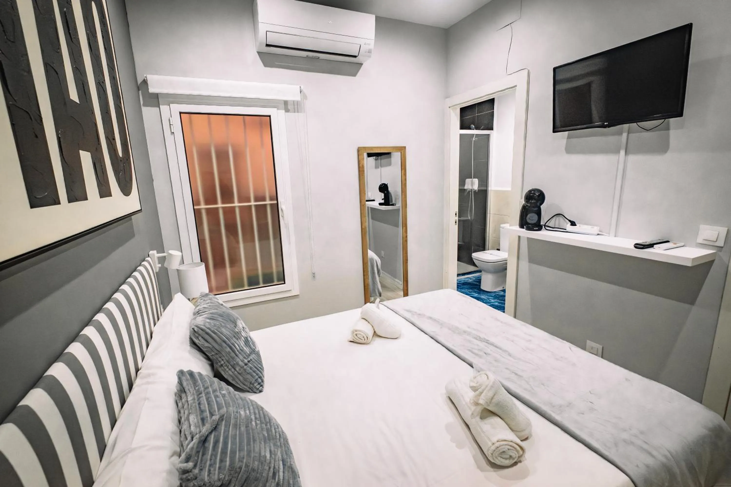 Bedroom, Bed in Fira Rooms Barcelona Hospitalet