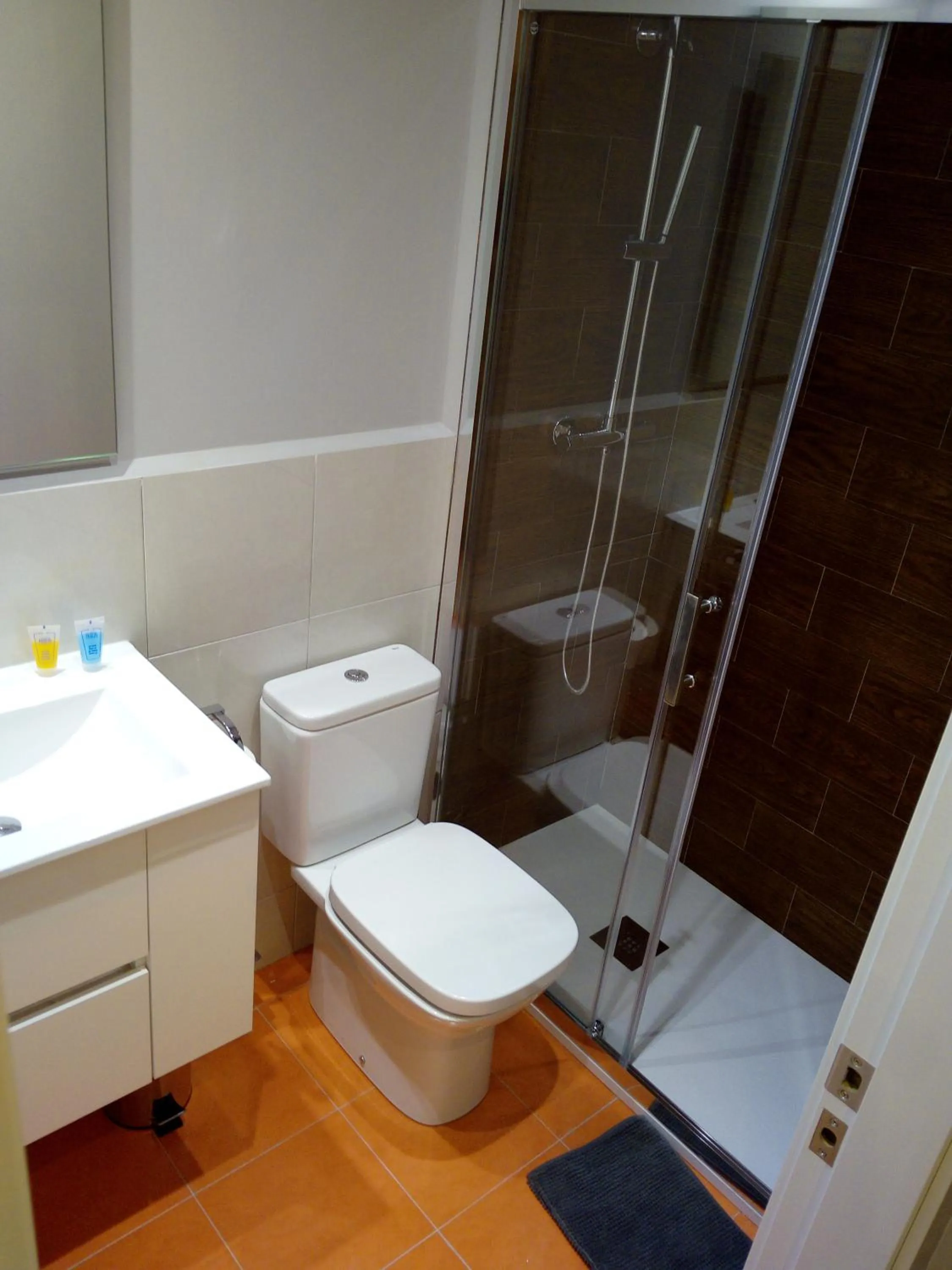 Shower in Fira Basic