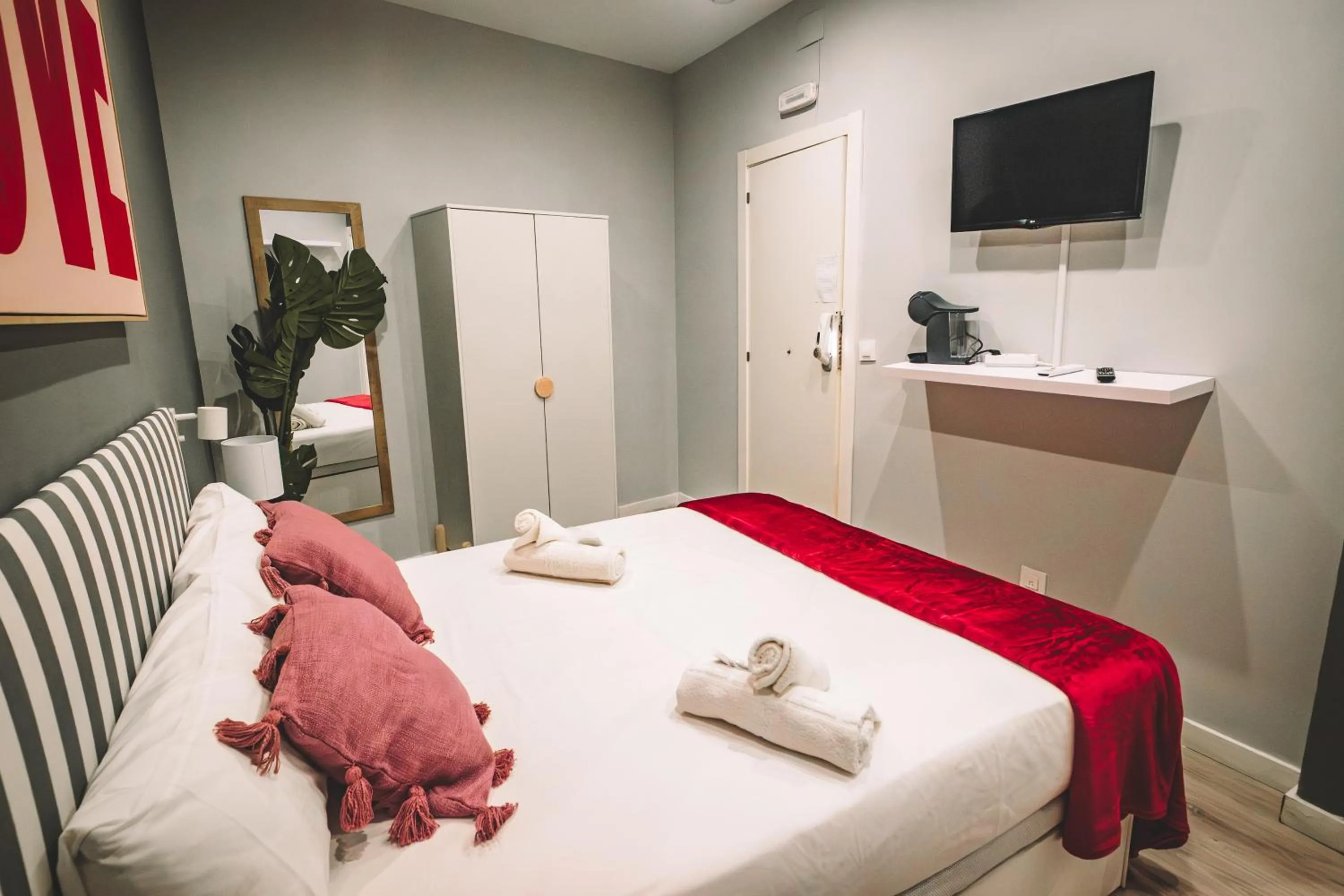 Bed in Fira Rooms Barcelona Hospitalet