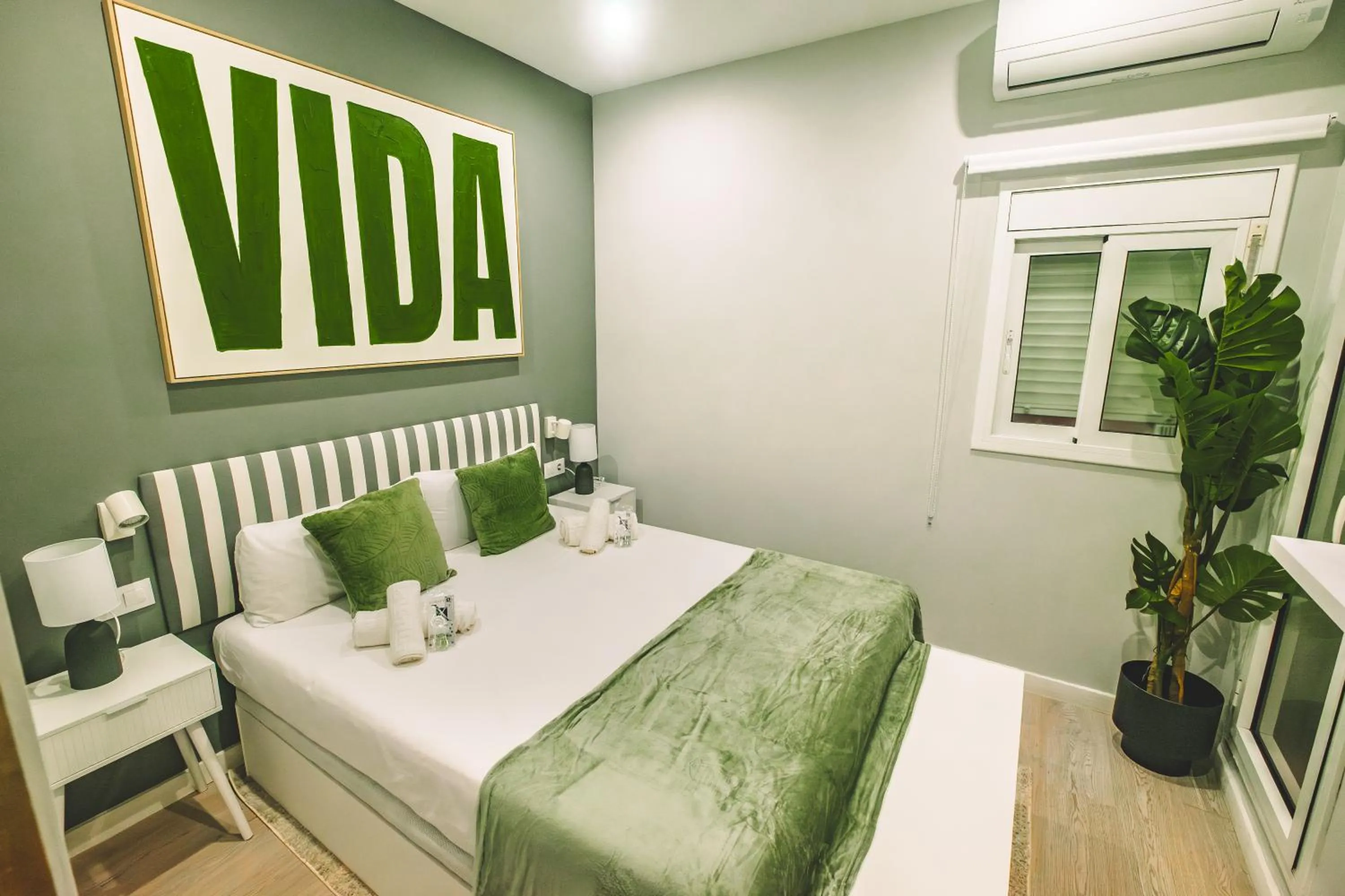 Photo of the whole room, Bed in Fira Rooms Barcelona Hospitalet