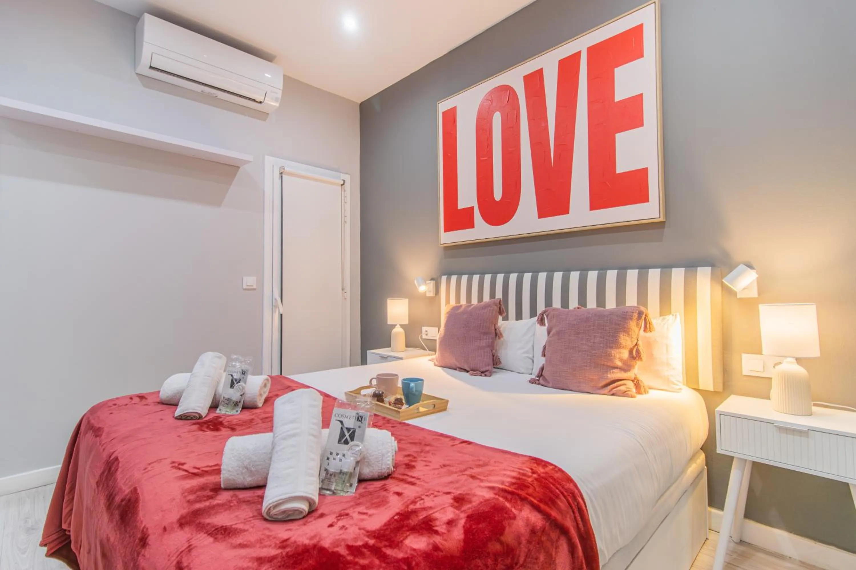 Bed in Fira Rooms Barcelona Hospitalet