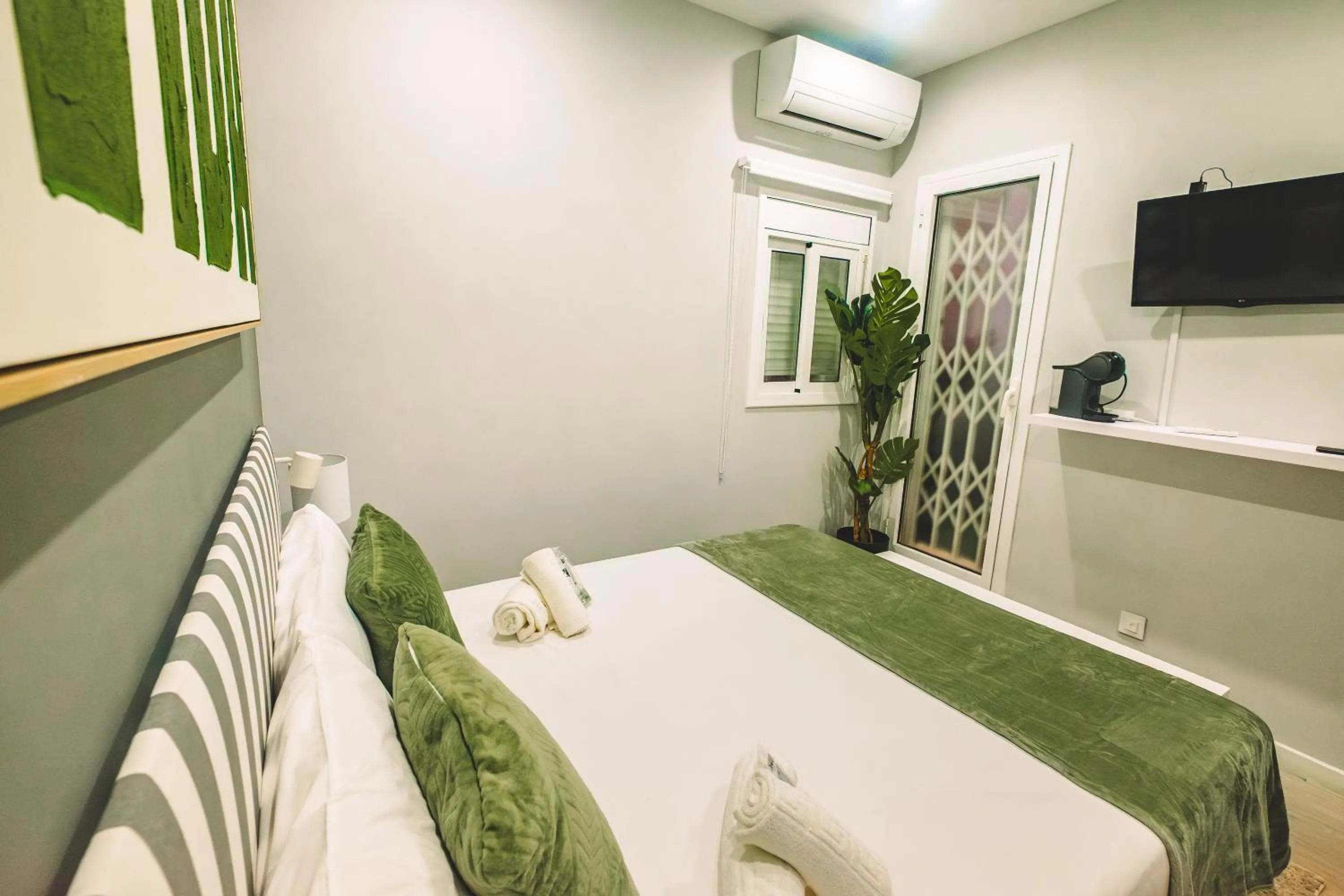 Bed in Fira Rooms Barcelona Hospitalet