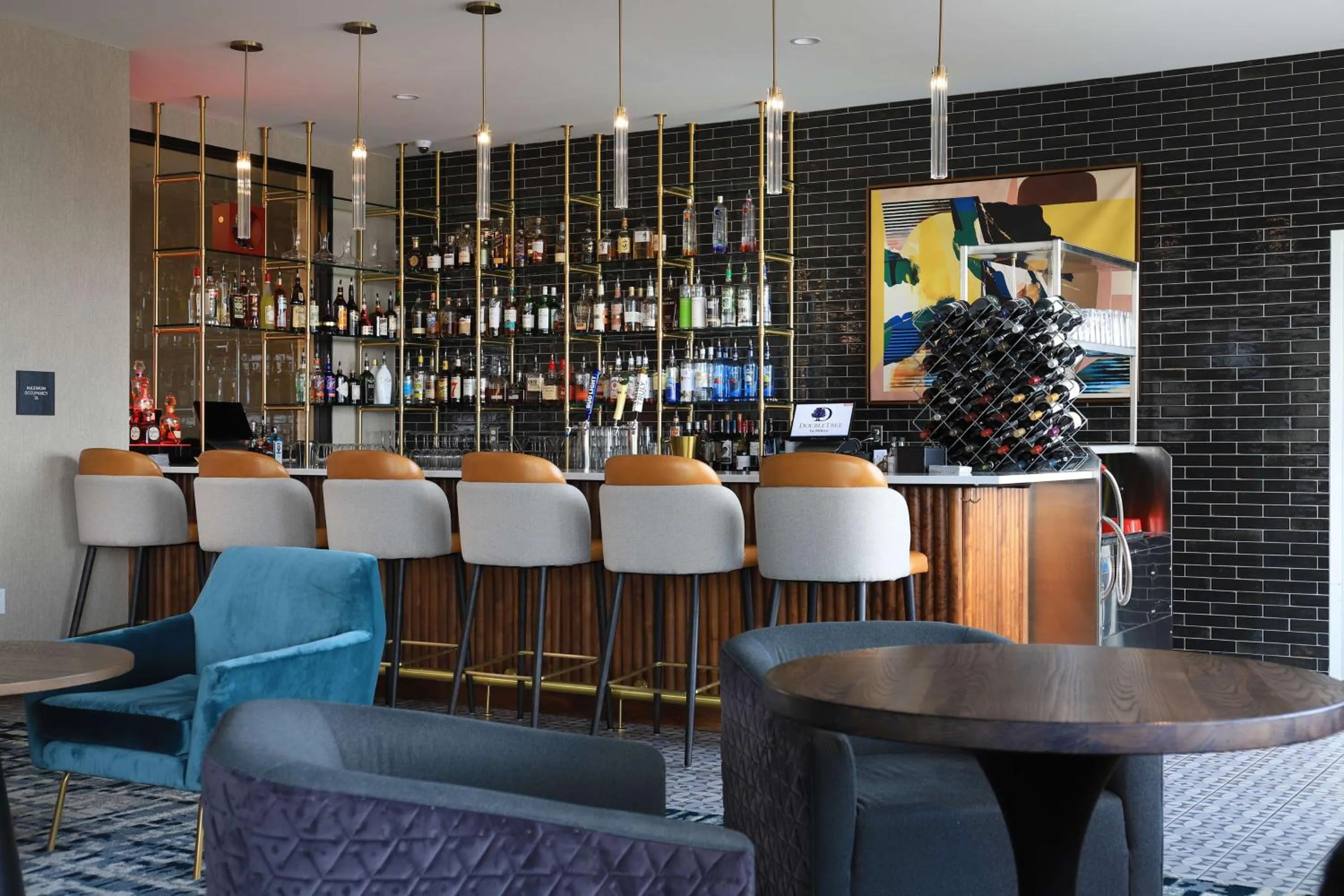 Lounge or bar in Doubletree By Hilton Battle Creek