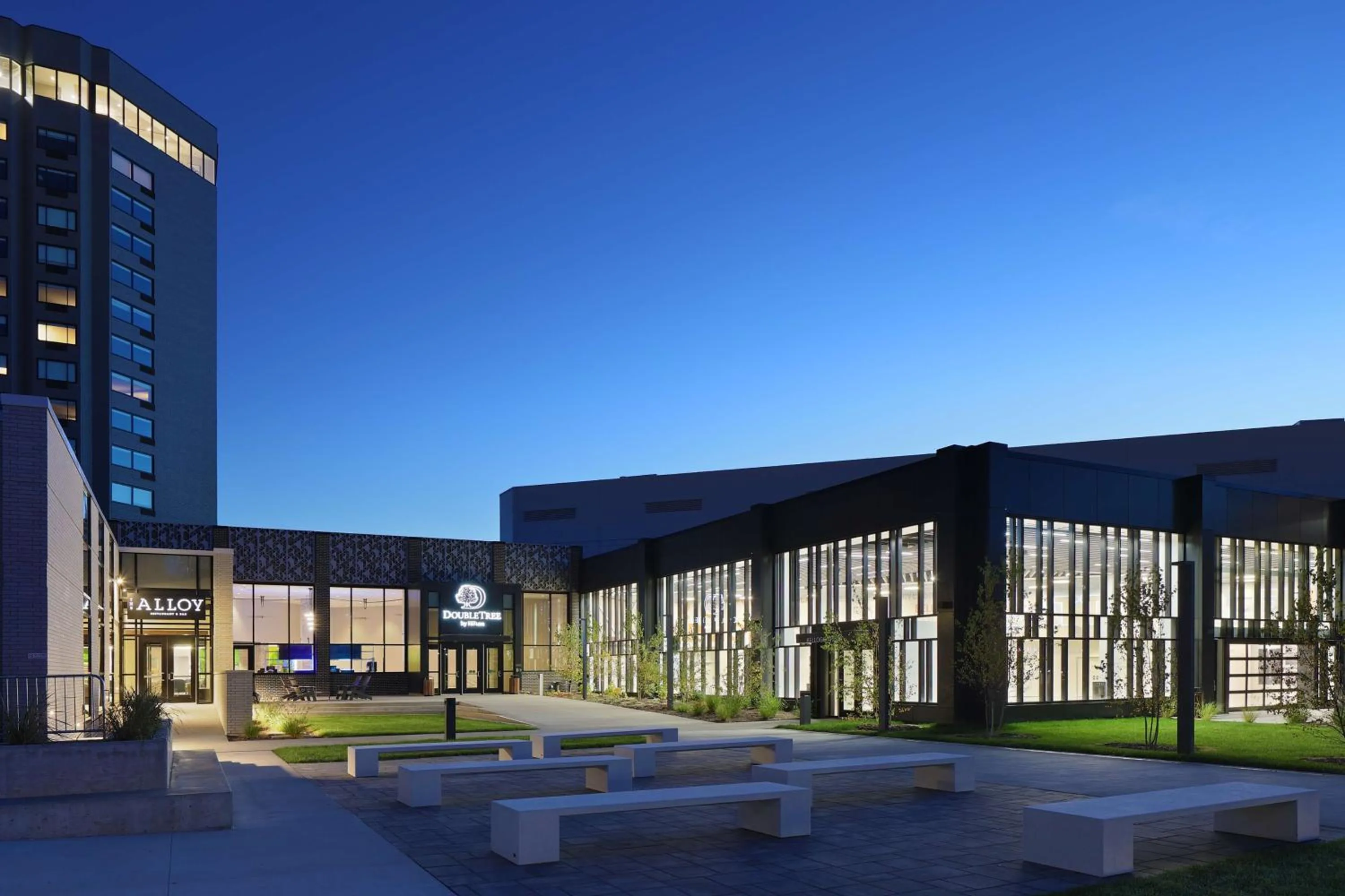 Property building in Doubletree By Hilton Battle Creek