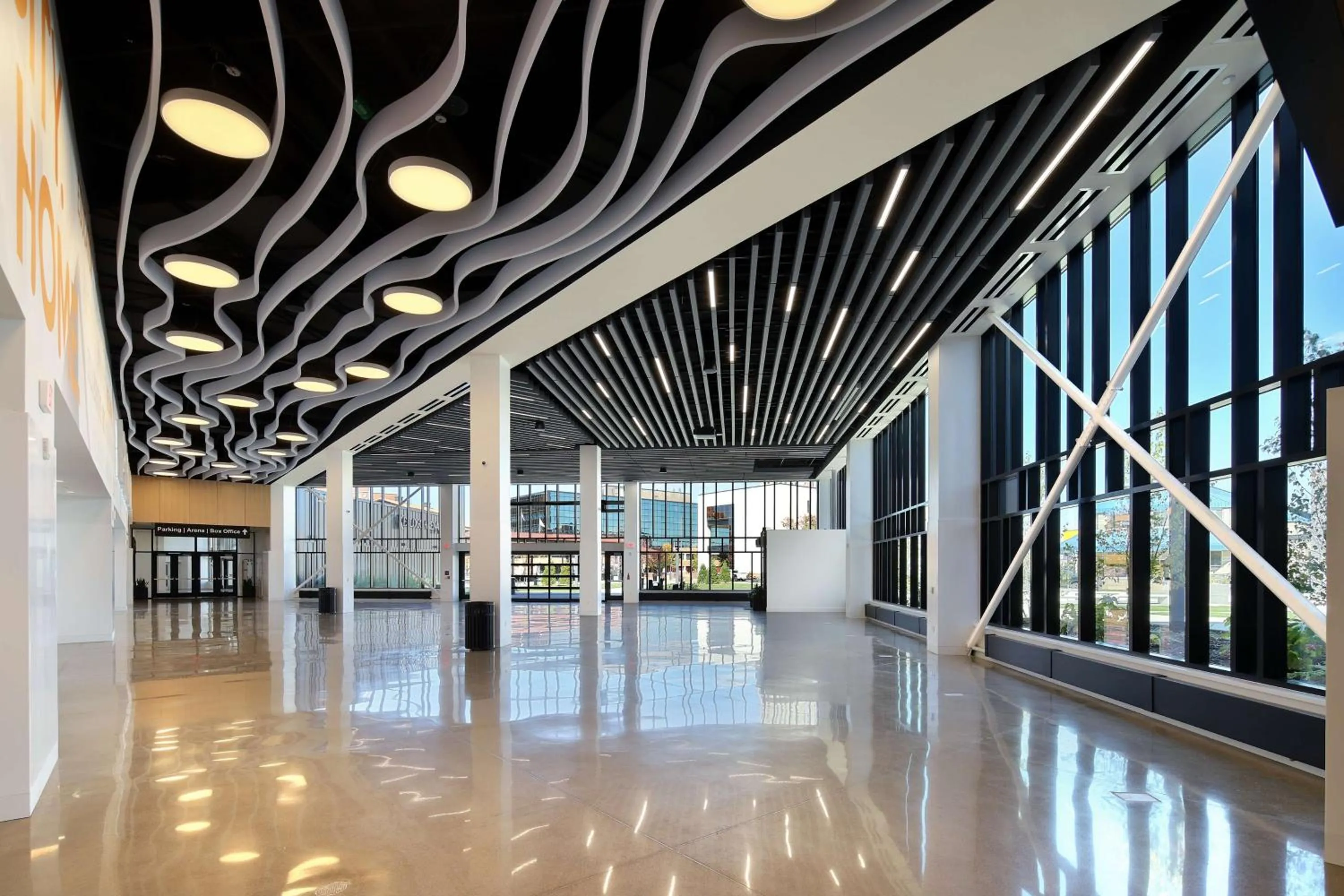 Lobby or reception in Doubletree By Hilton Battle Creek