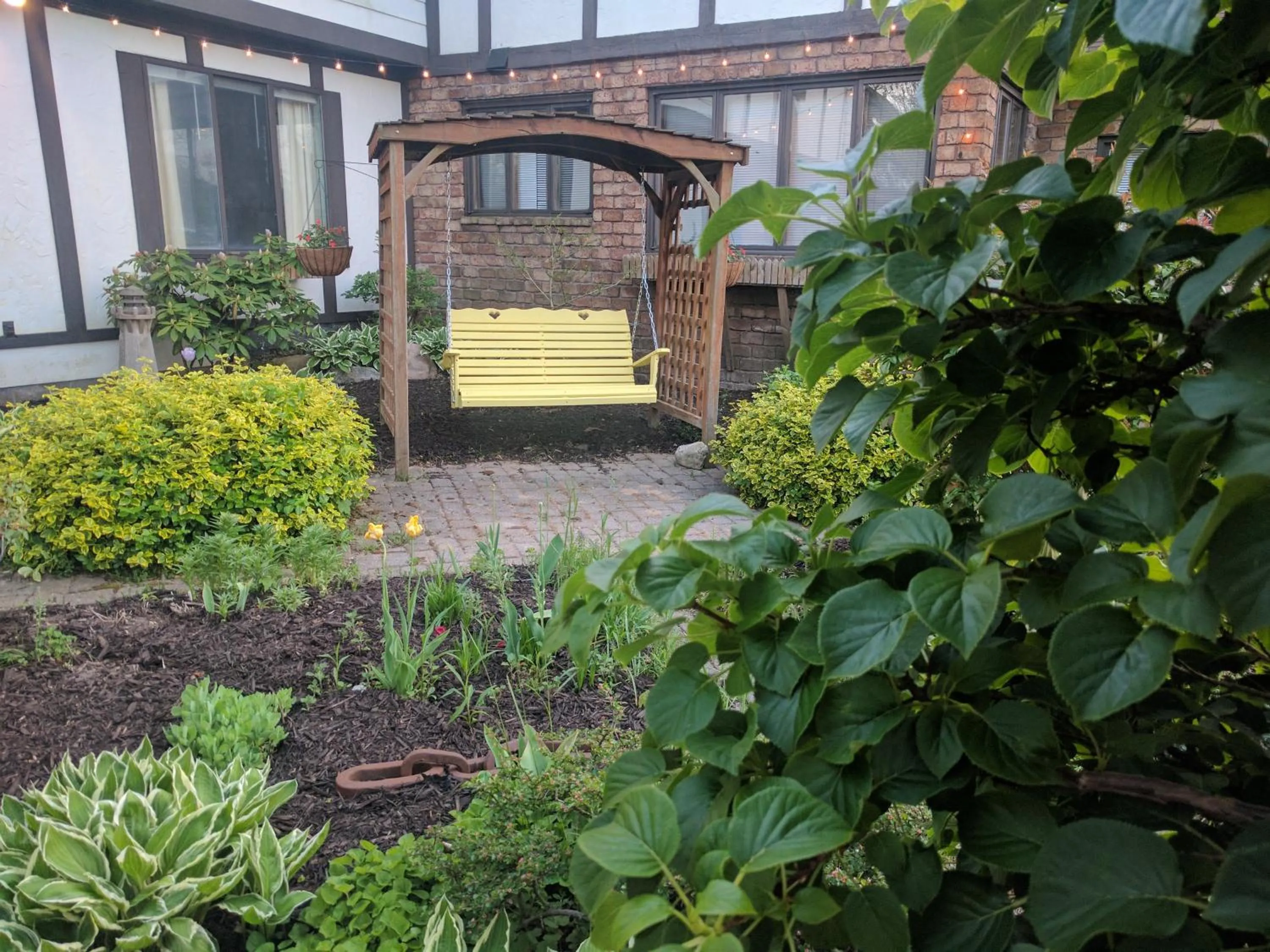 Garden in Hop & Vine Inn