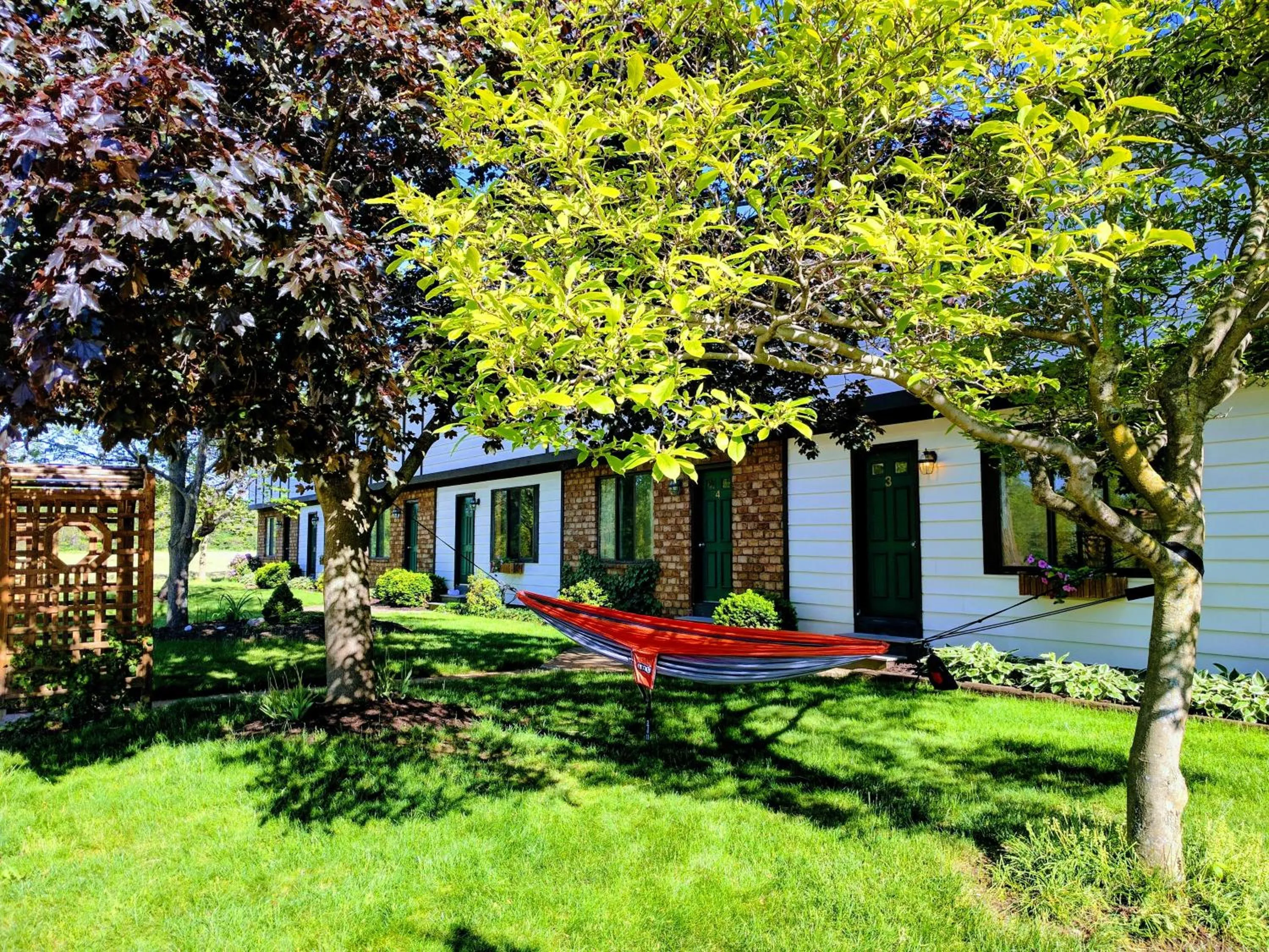 Property building in Hop & Vine Inn