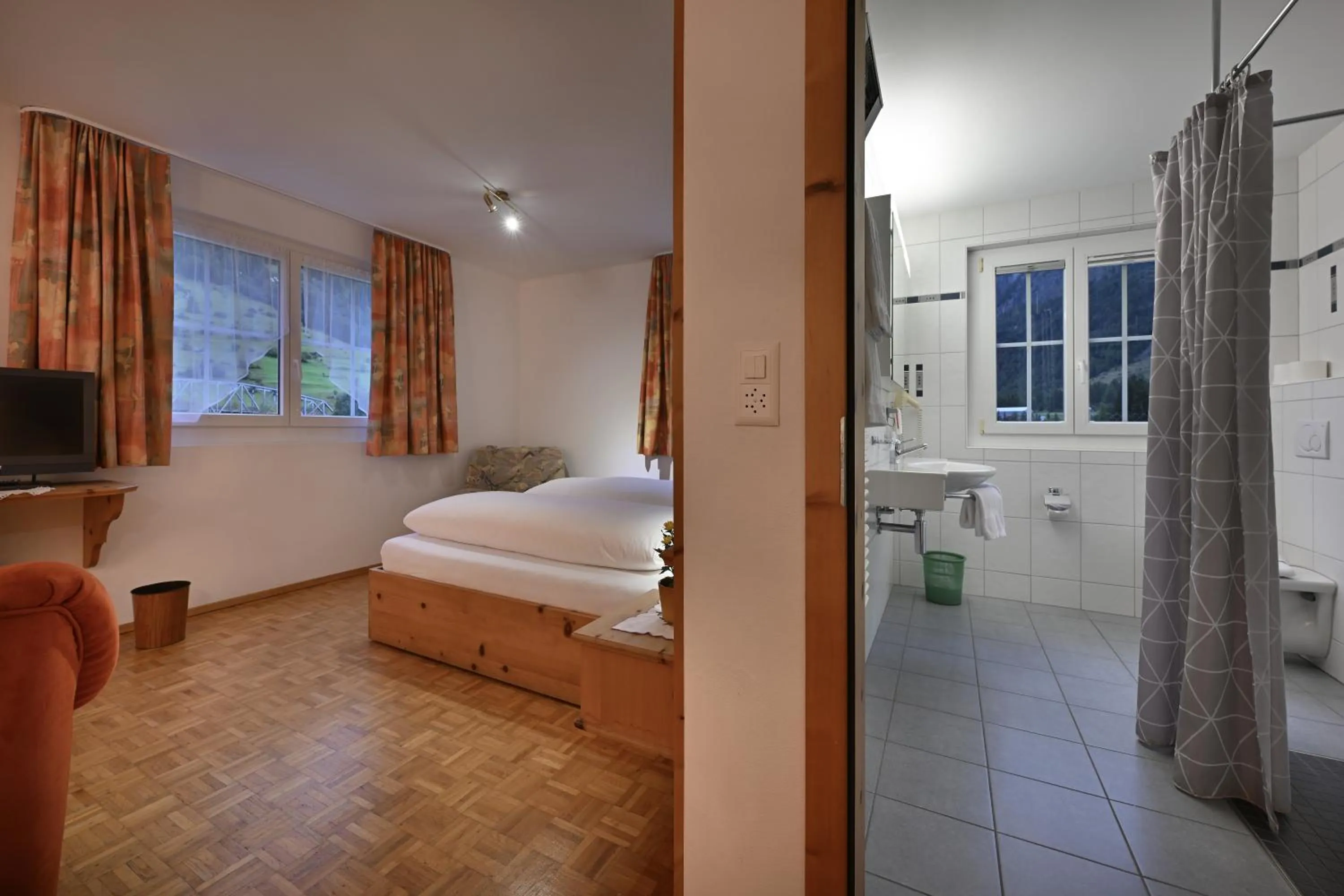 Bathroom, Bed in Hotel Acla Filli