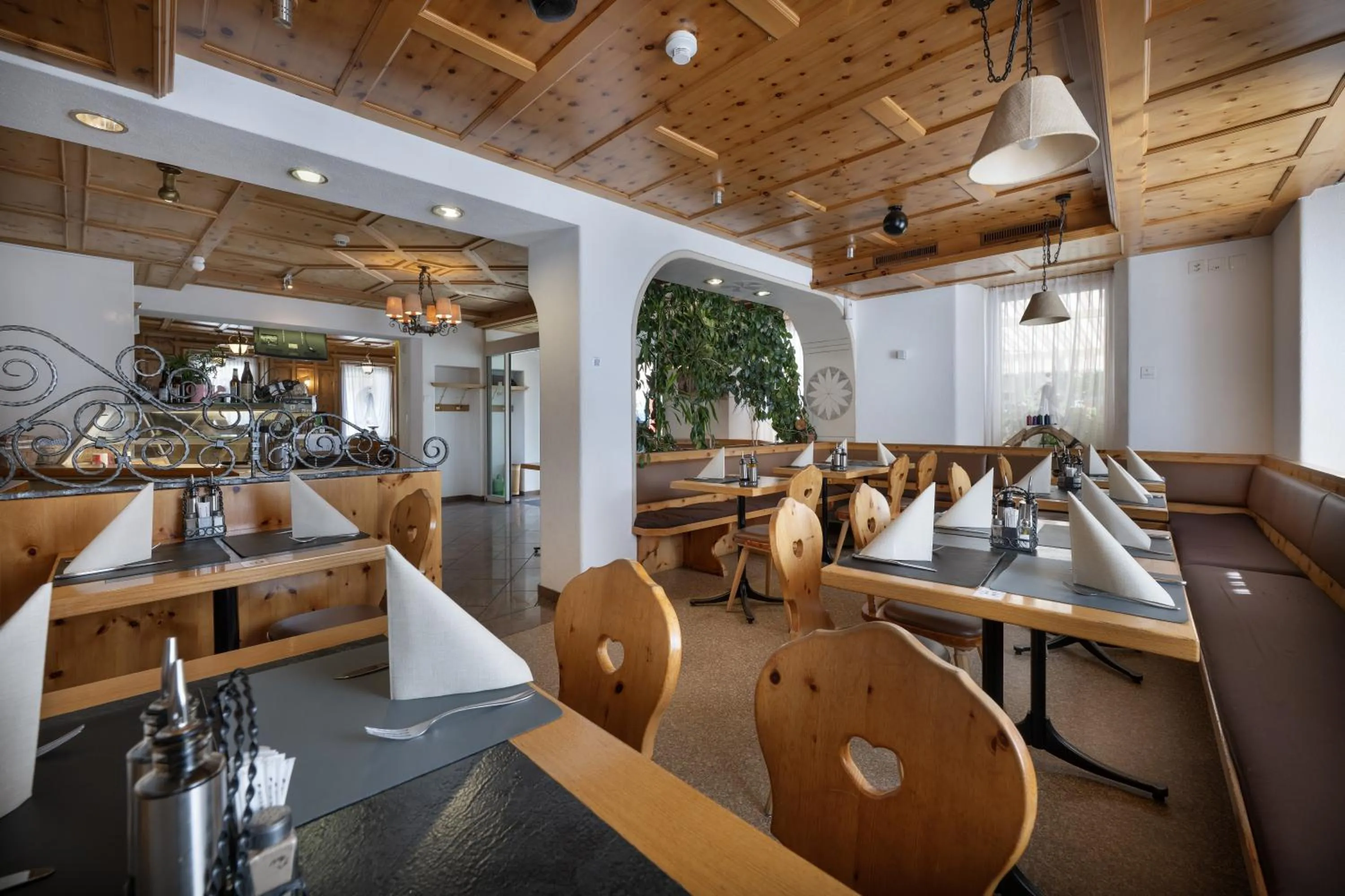 Restaurant/places to eat in Hotel Acla Filli