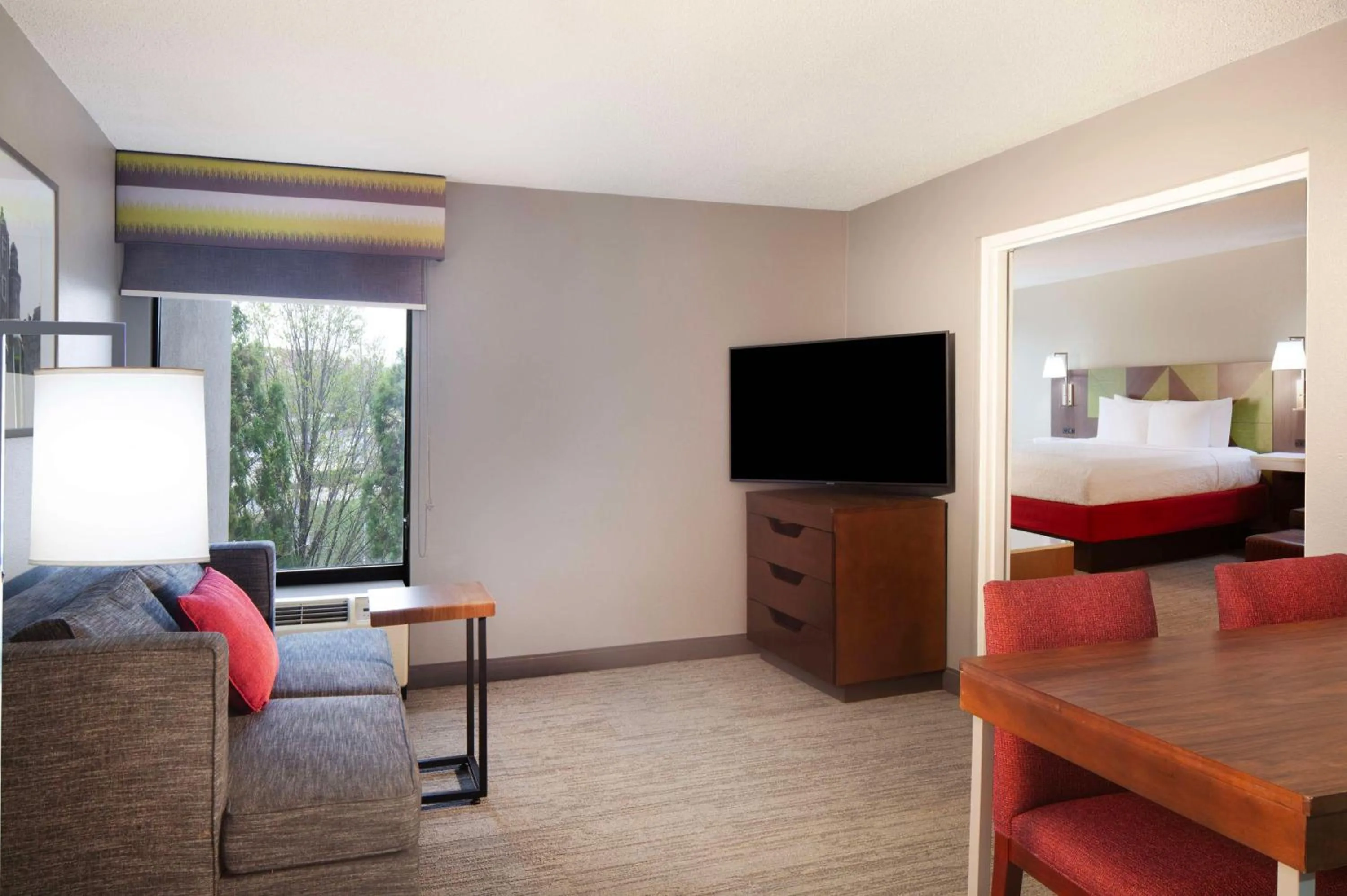 Living room, Bed in Hampton Inn & Suites-Atlanta Airport North-I-85