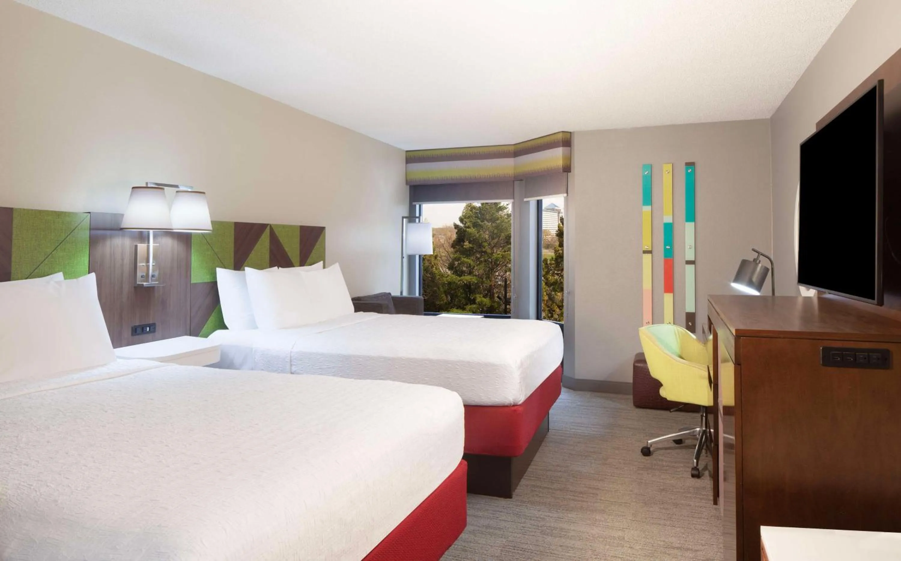 Bed in Hampton Inn & Suites-Atlanta Airport North-I-85