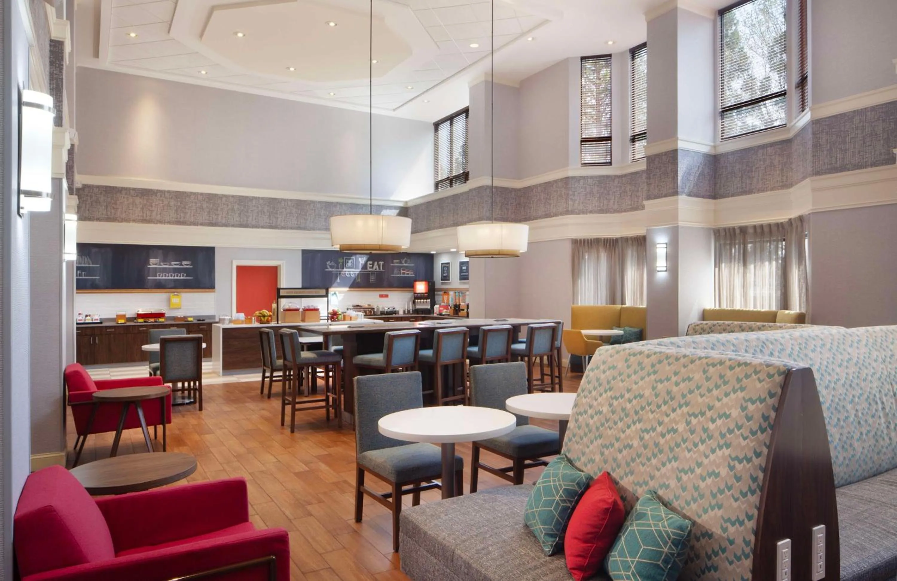 Breakfast in Hampton Inn & Suites-Atlanta Airport North-I-85