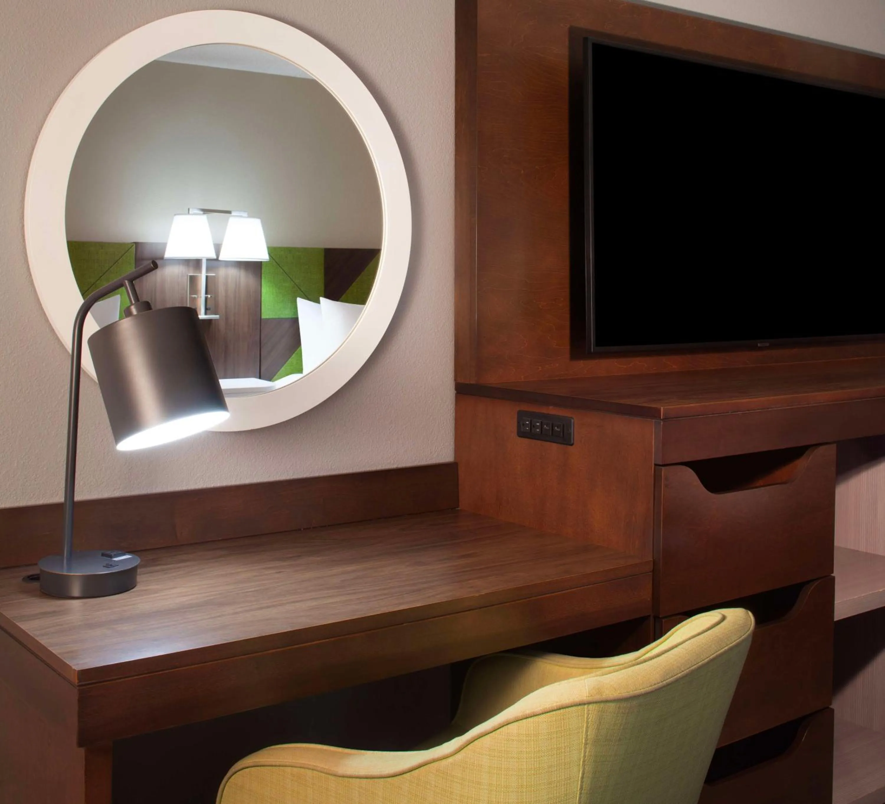 Bedroom in Hampton Inn & Suites-Atlanta Airport North-I-85