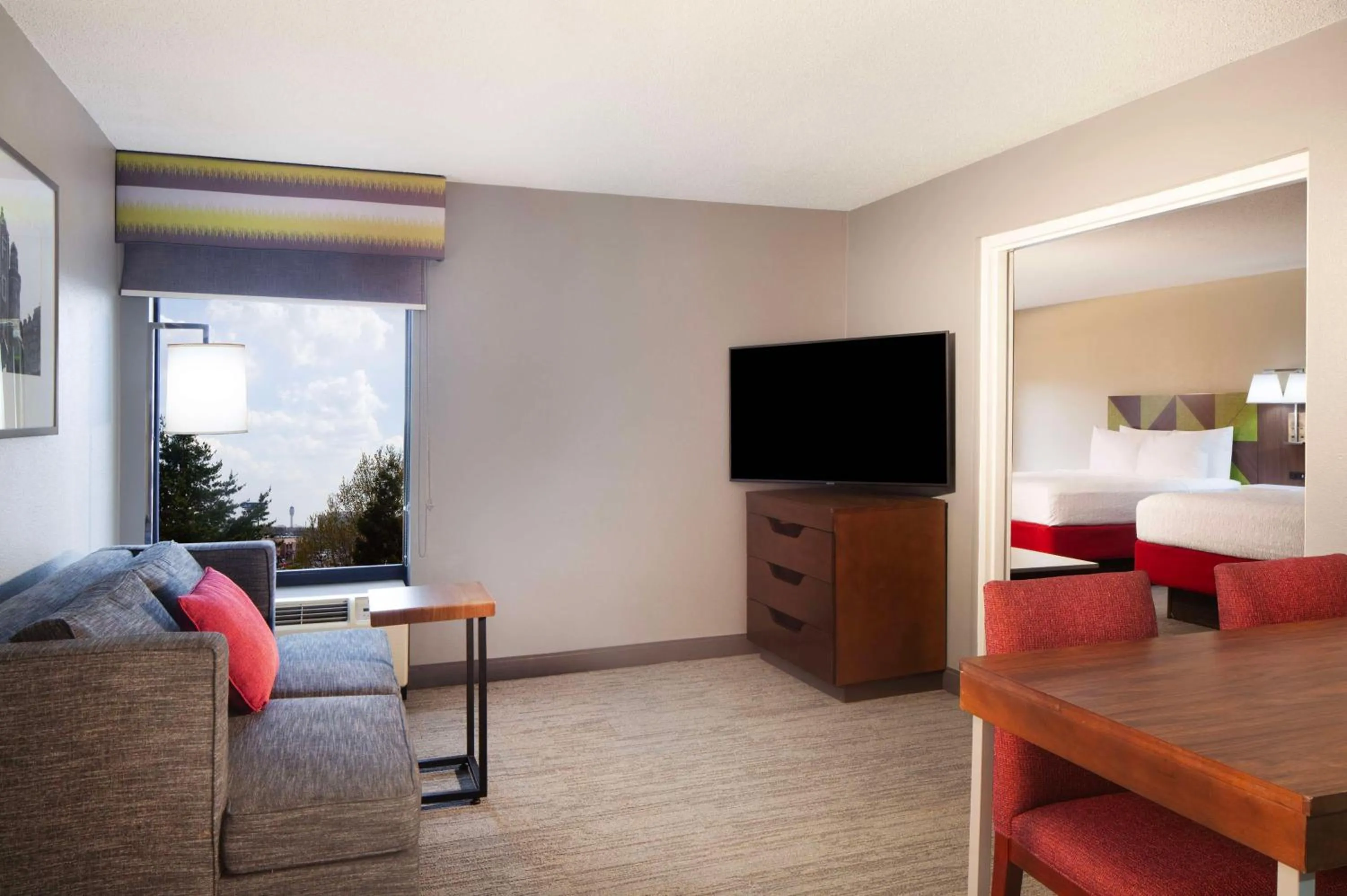 Living room, Bed in Hampton Inn & Suites-Atlanta Airport North-I-85