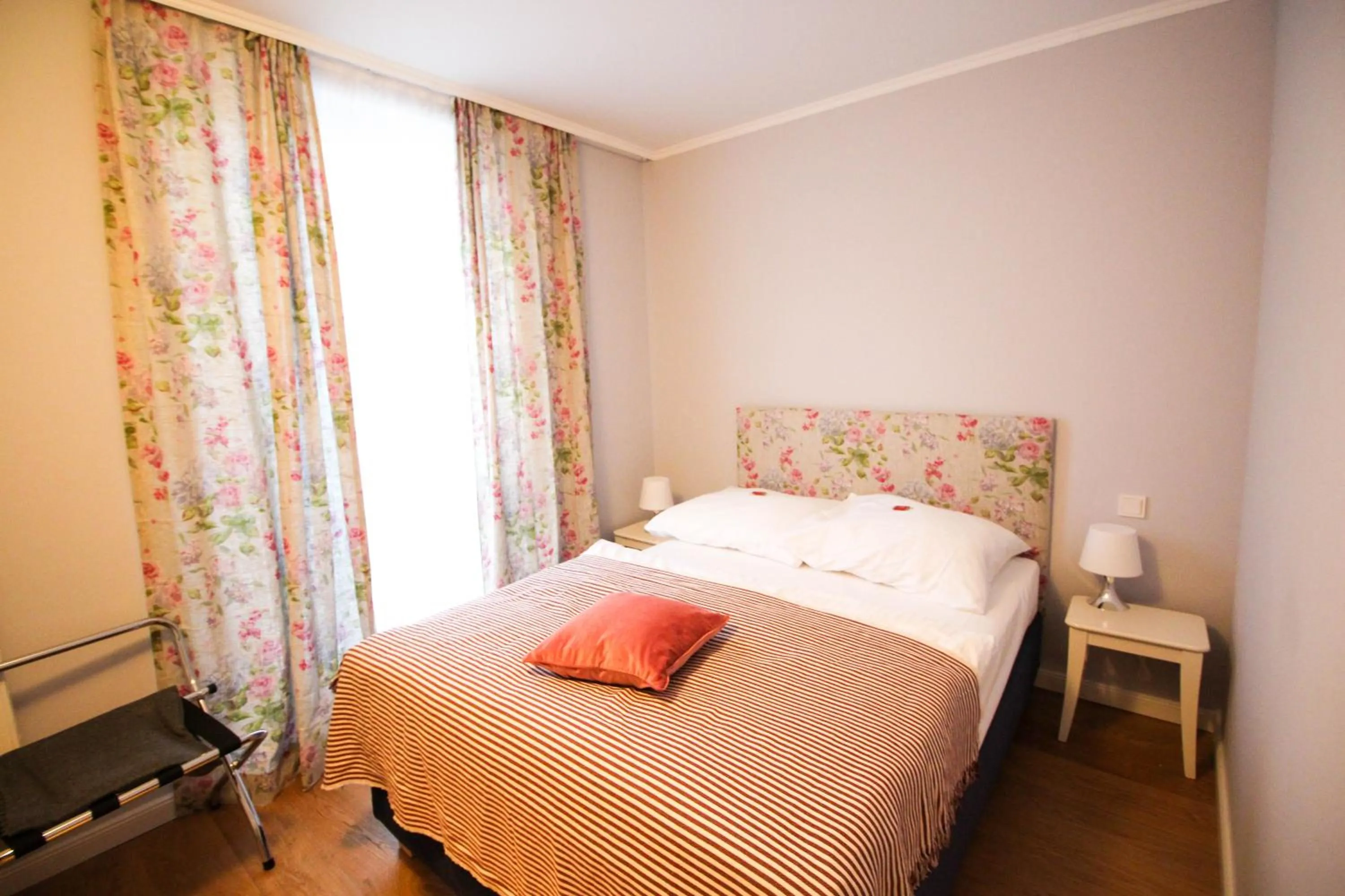 Bed in das kleine Hotel in München