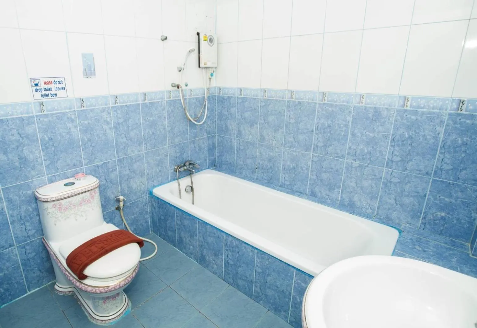 Shower in Noble Night Guesthouse