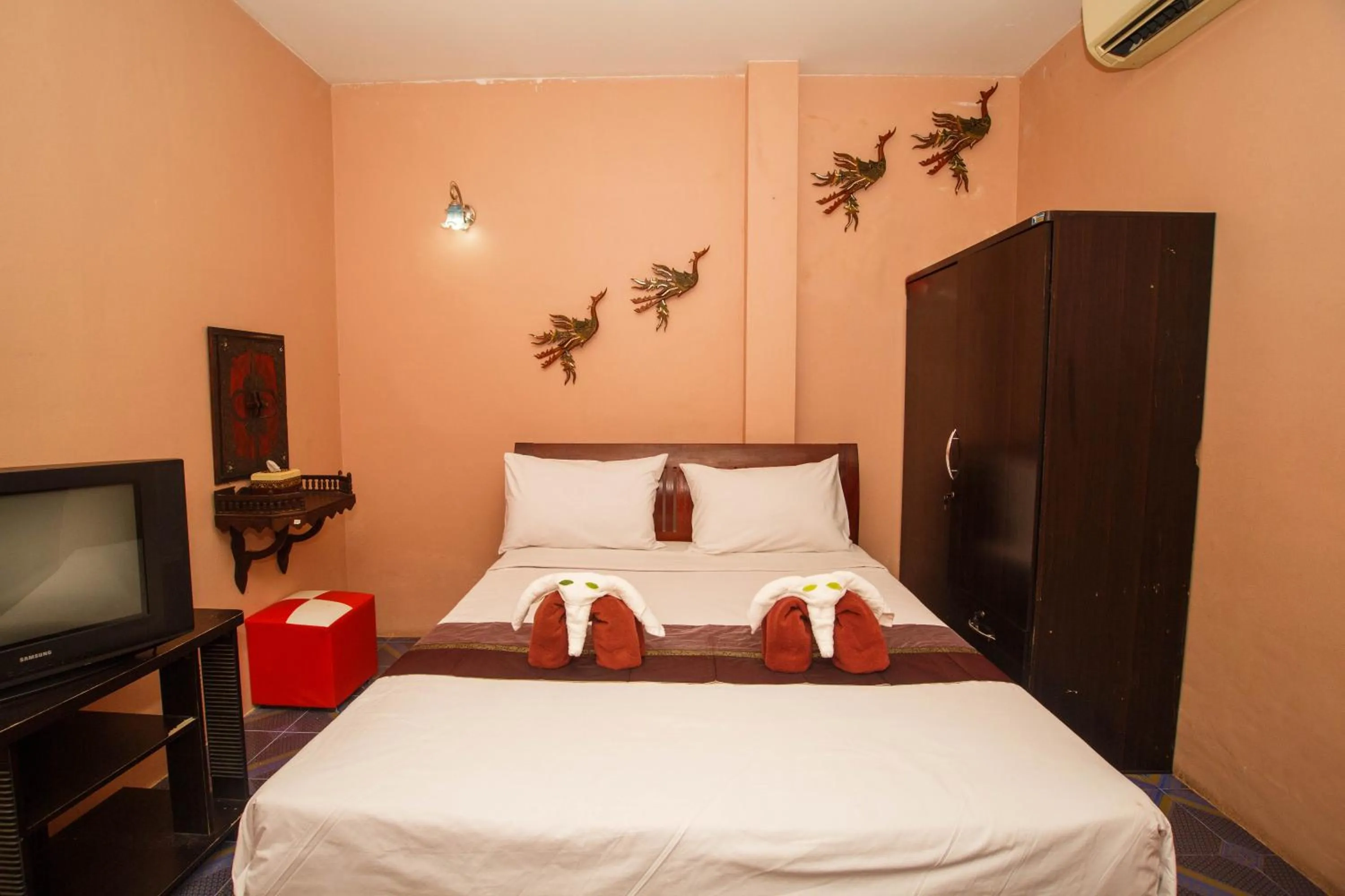 TV and multimedia, Bed in Noble Night Guesthouse