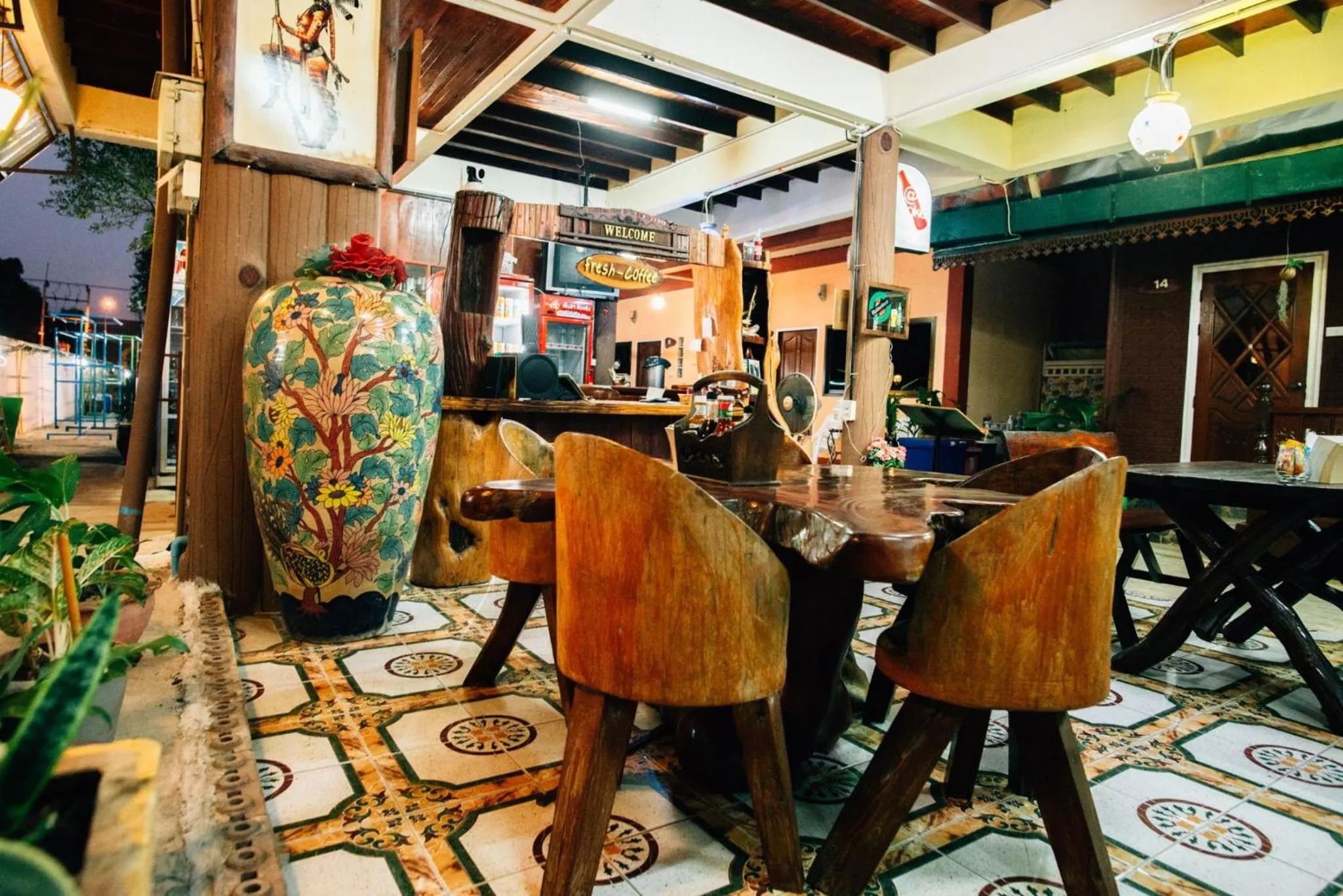 Restaurant/places to eat in Noble Night Guesthouse