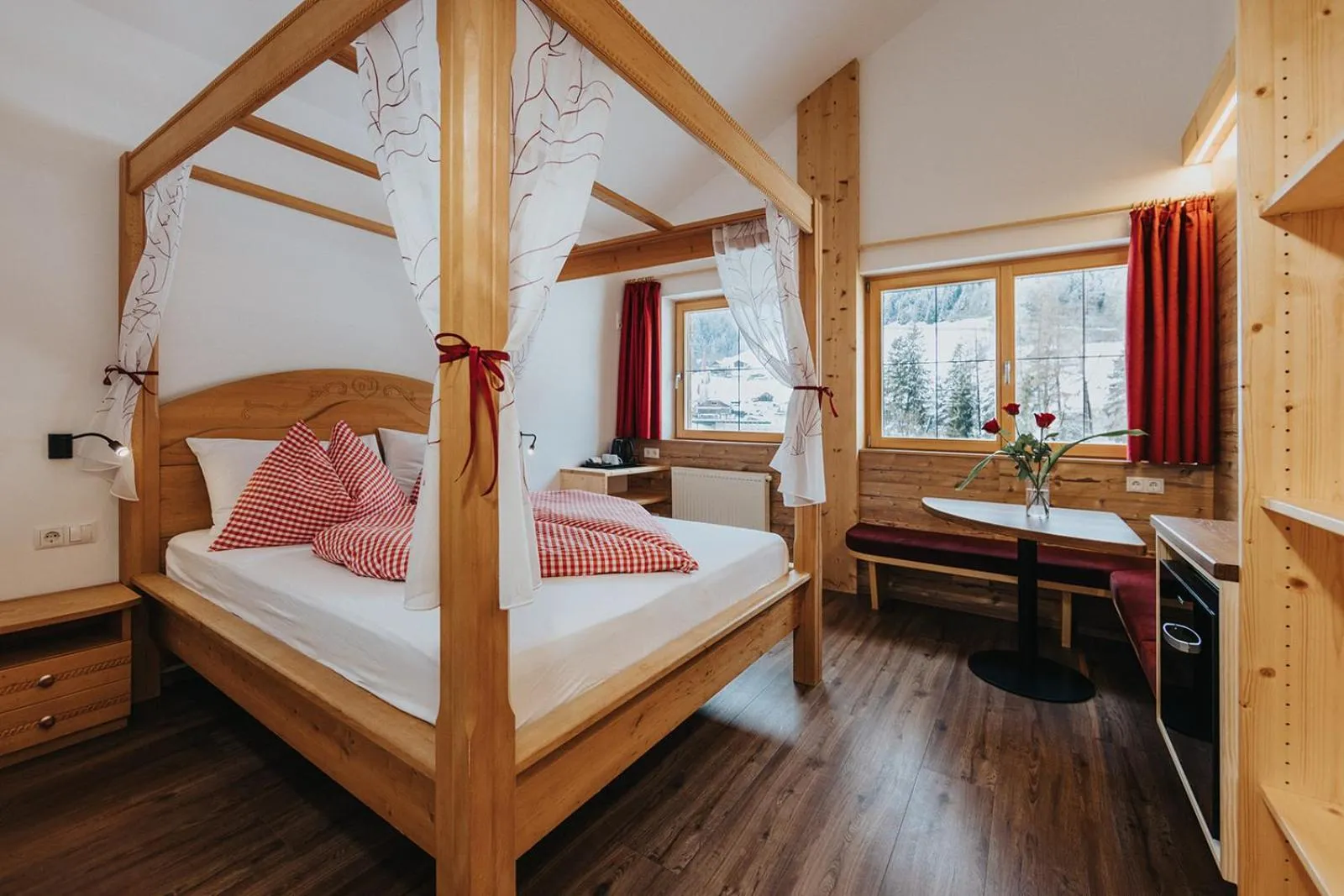 Photo of the whole room, Bed in Hotel Appartement Haus Gitschberg