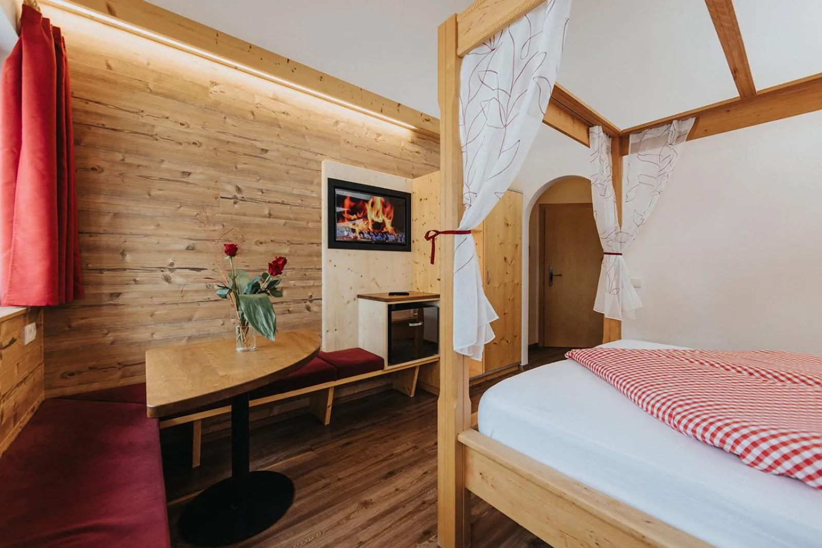 Photo of the whole room, Bed in Hotel Appartement Haus Gitschberg